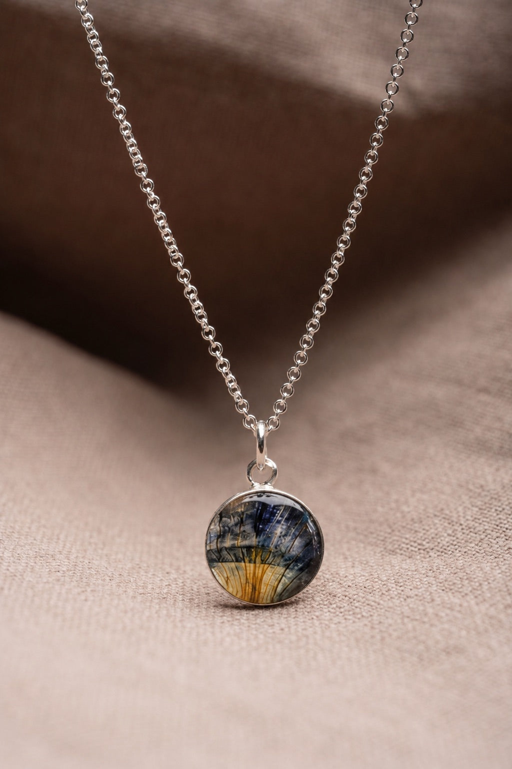 Iris Round Necklace Silver