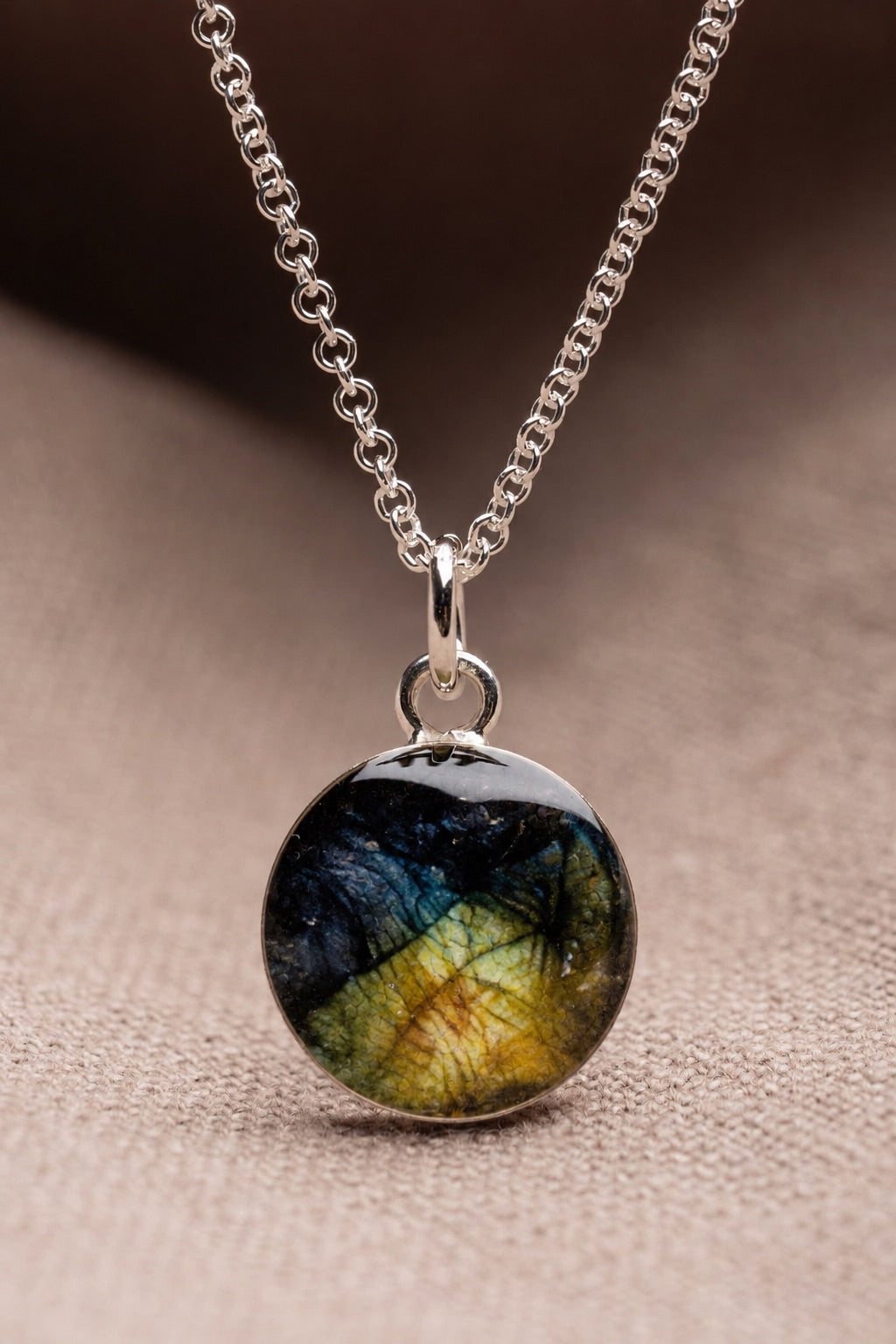 Iris Round Necklace Silver