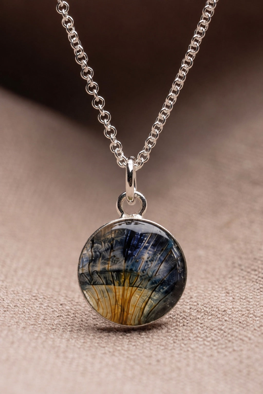 Iris Round Necklace Silver