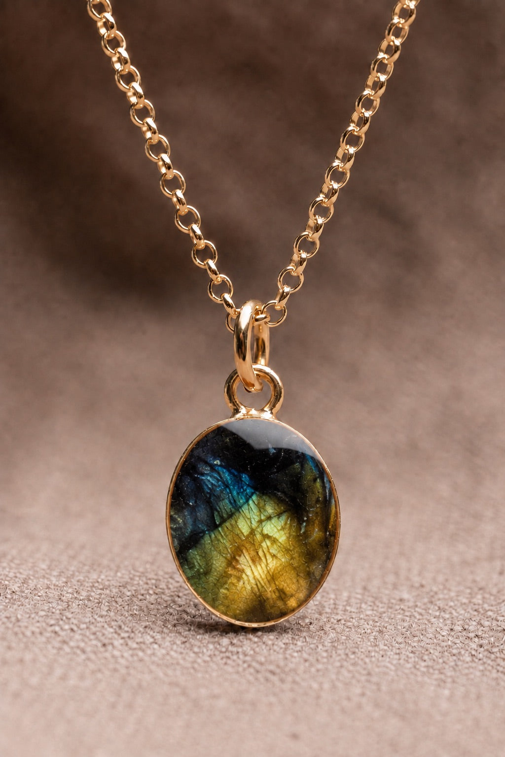Iris Oval Necklace Gold