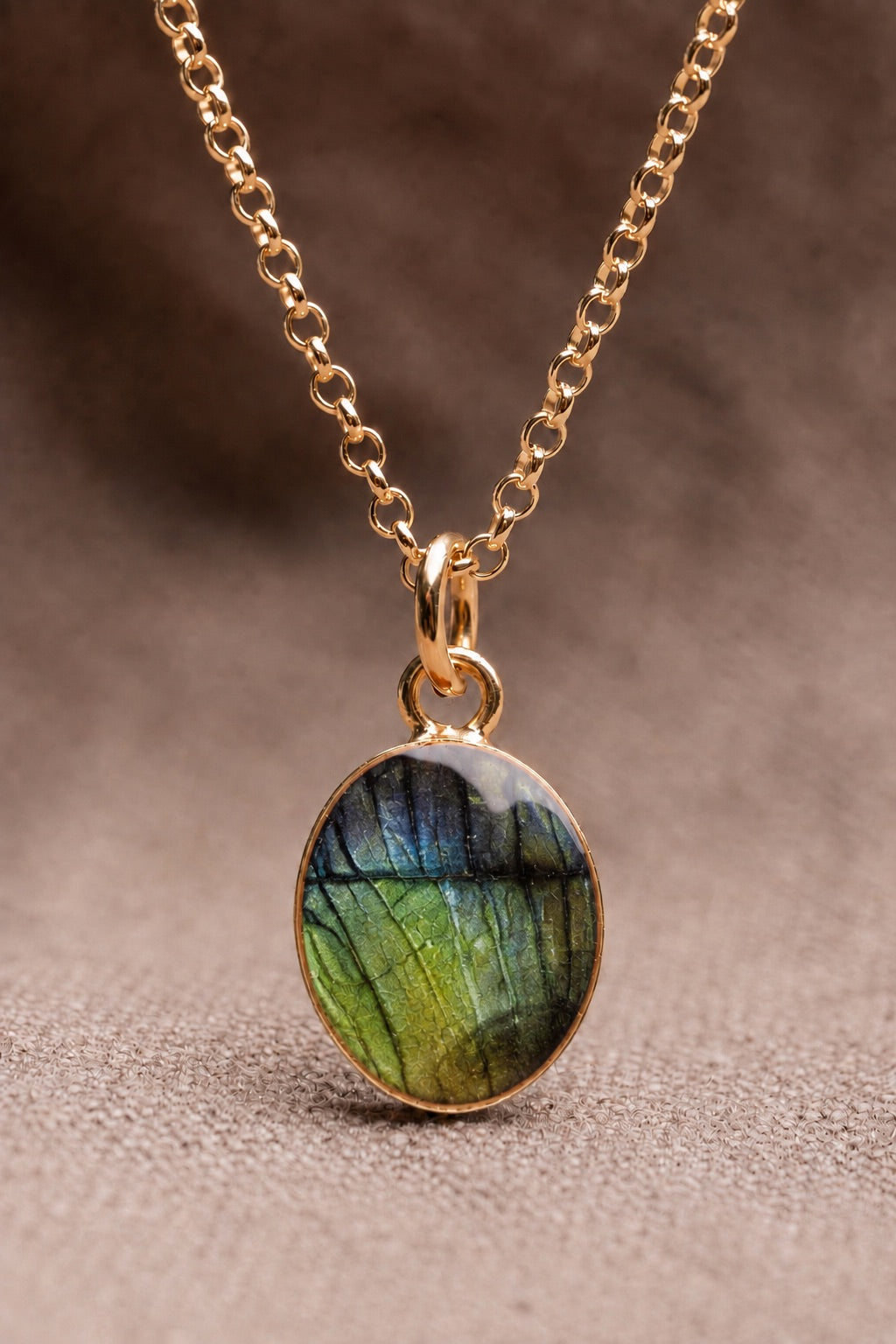 Iris Oval Necklace Gold