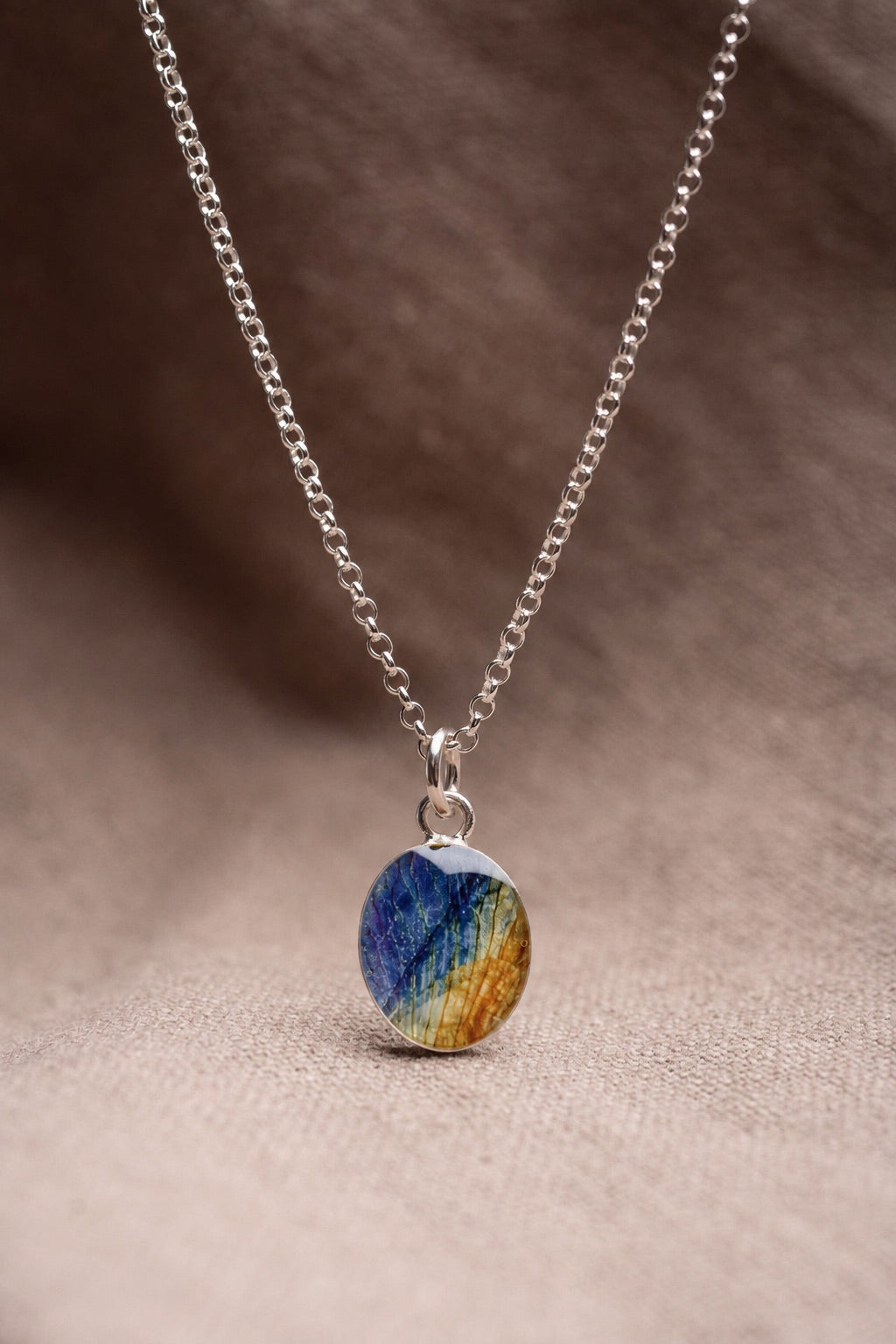 Iris Oval Necklace Silver