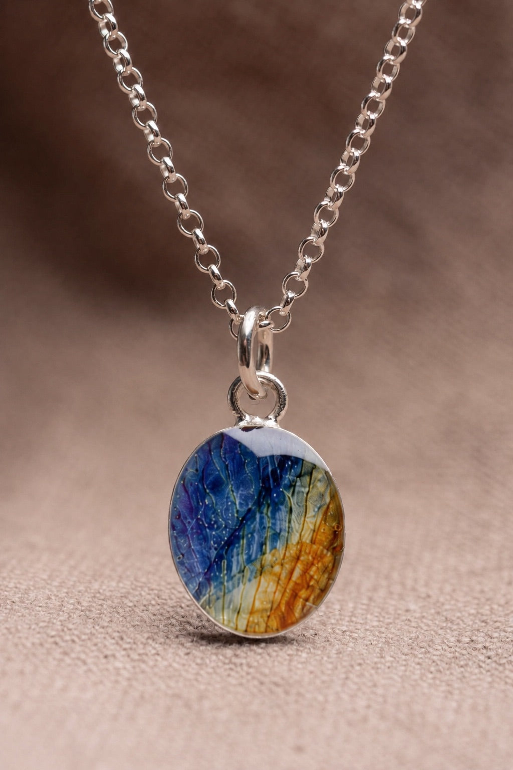 Iris Oval Necklace Silver