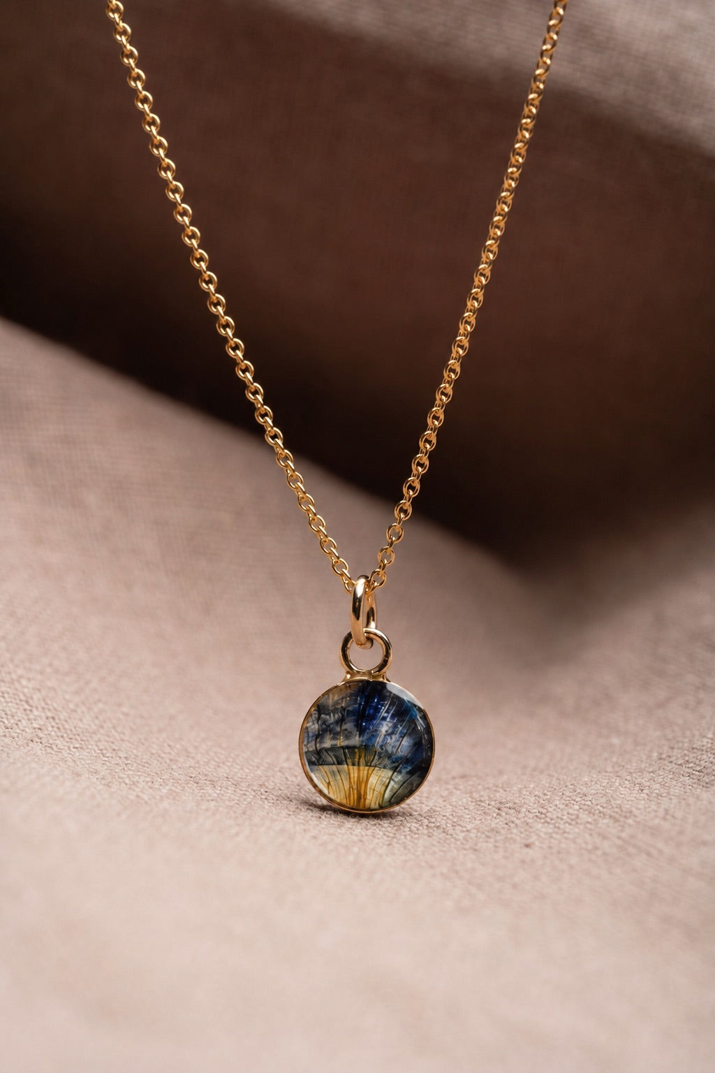 Iris Round Necklace Gold