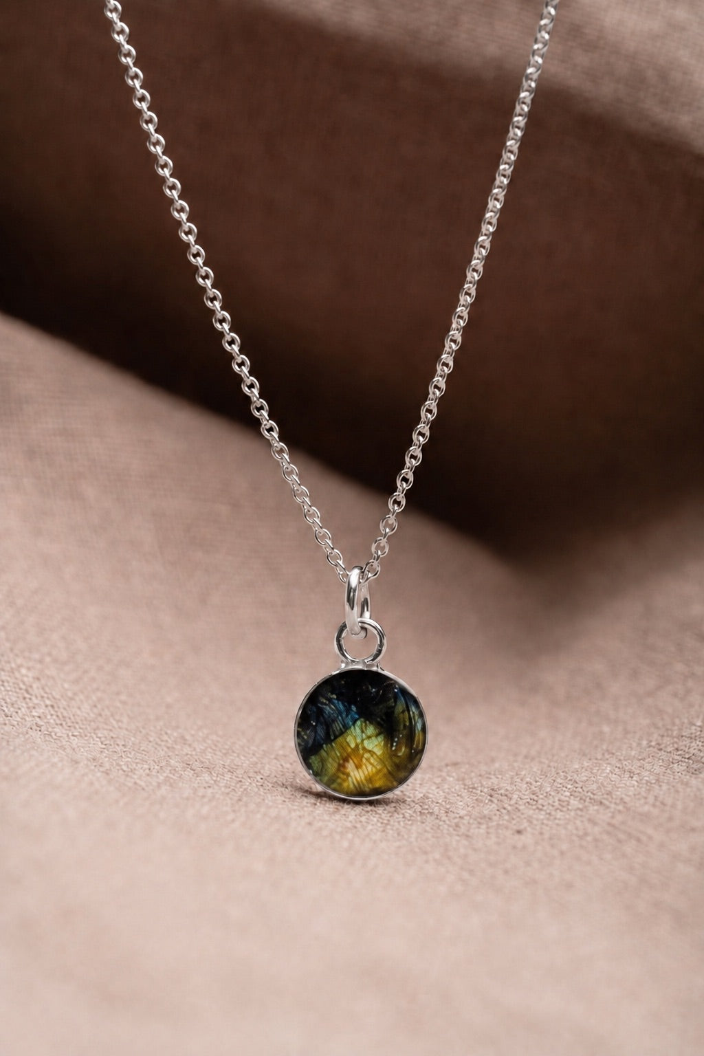 Iris Round Necklace Silver