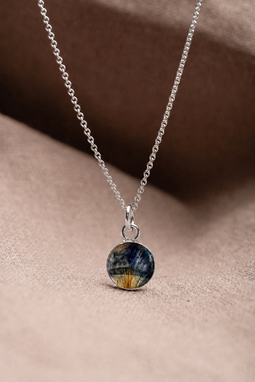 Iris Round Necklace Silver