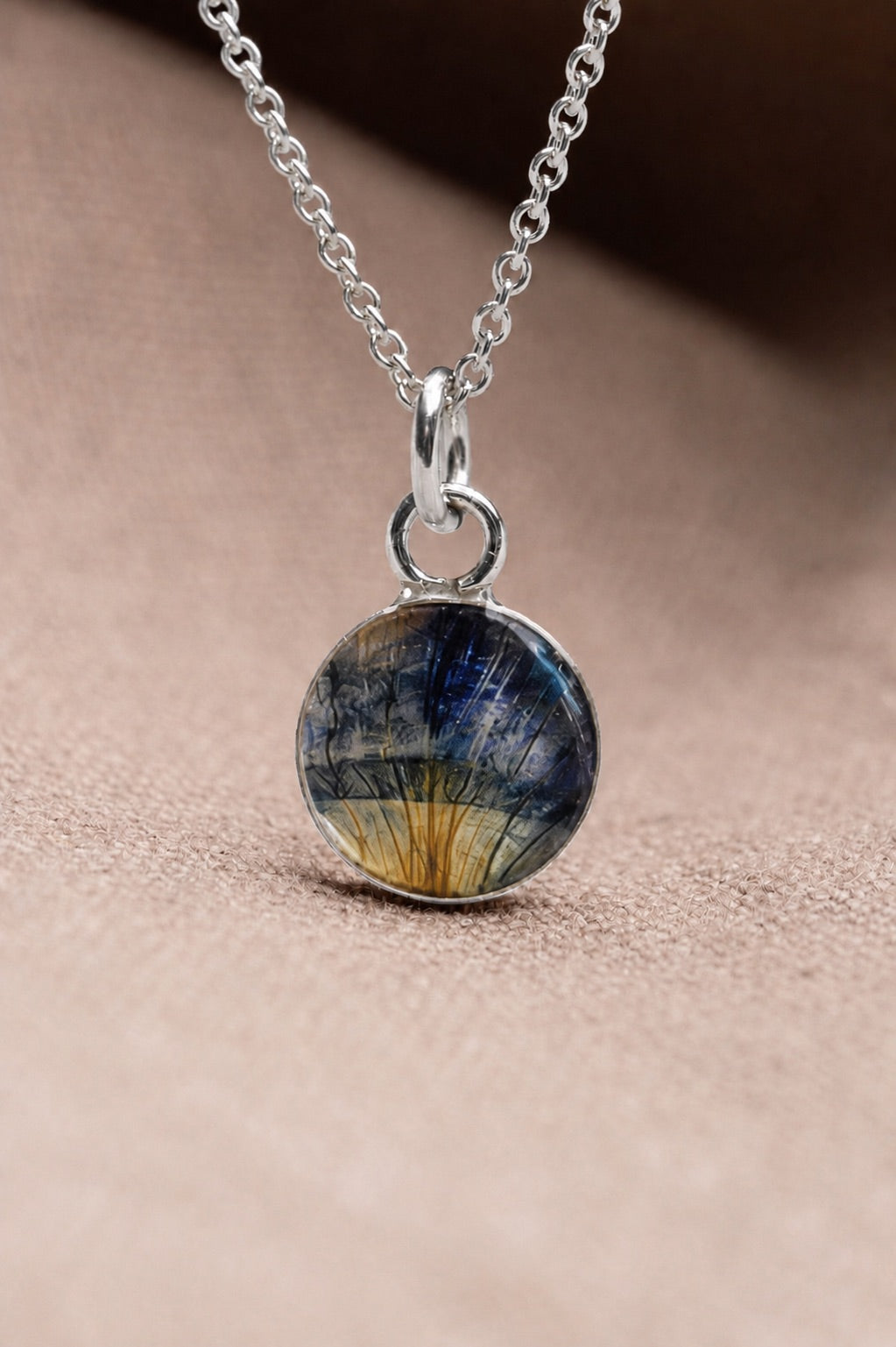 Iris Round Necklace Silver