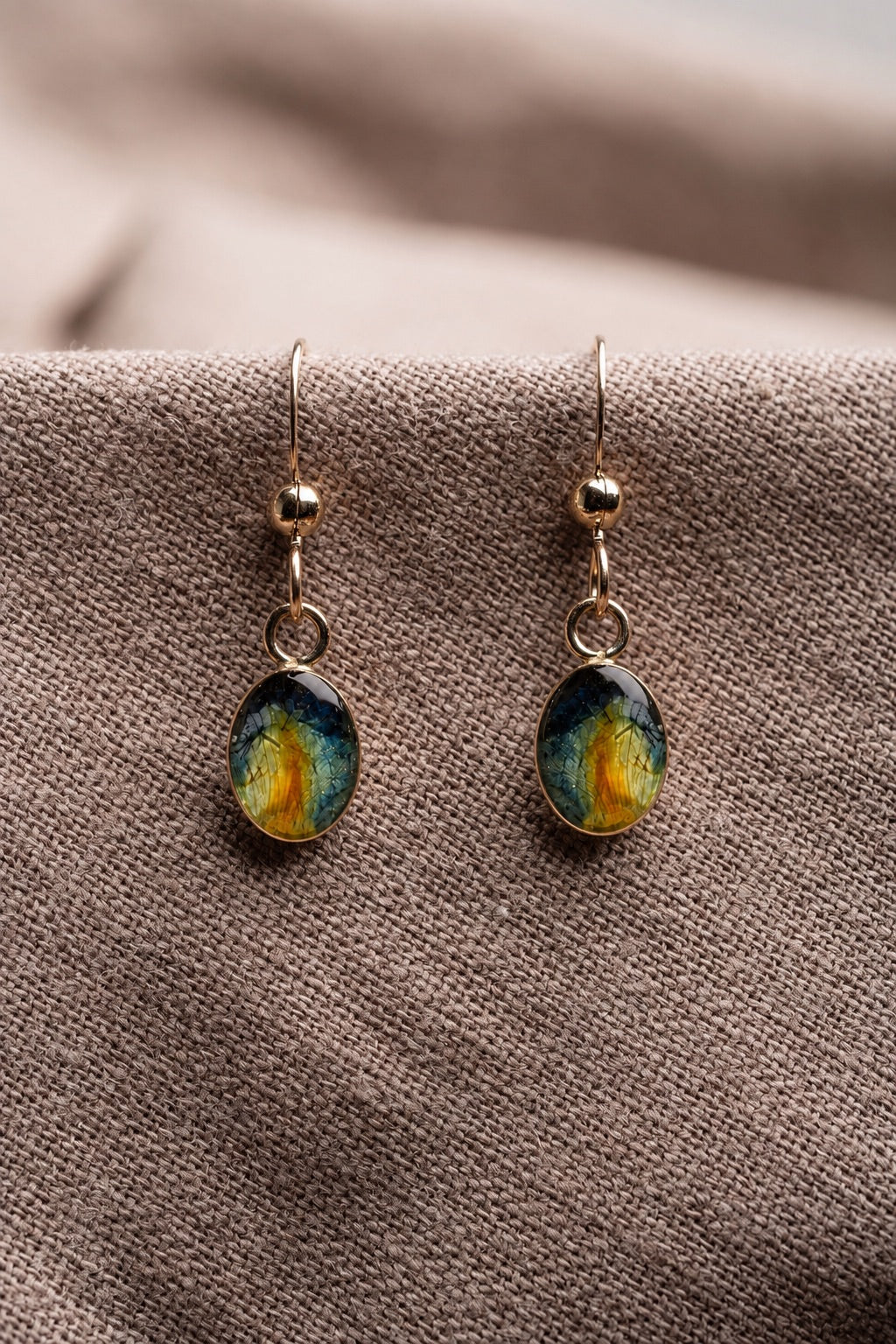 Iris Oval Earrings Gold
