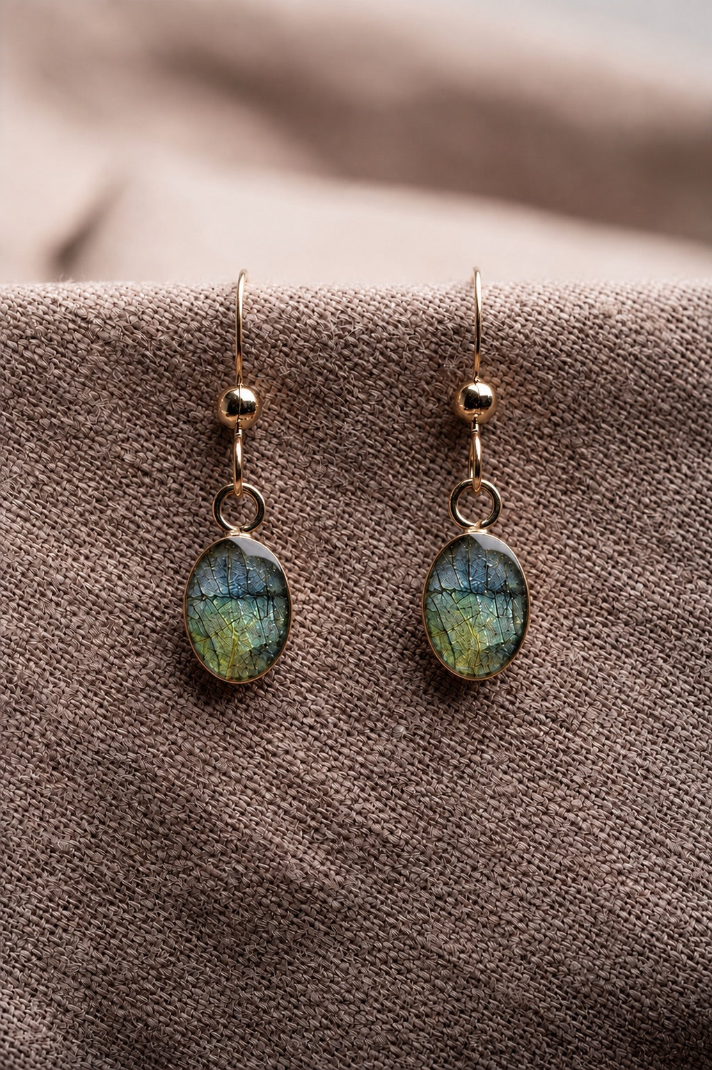 Iris Oval Earrings Gold
