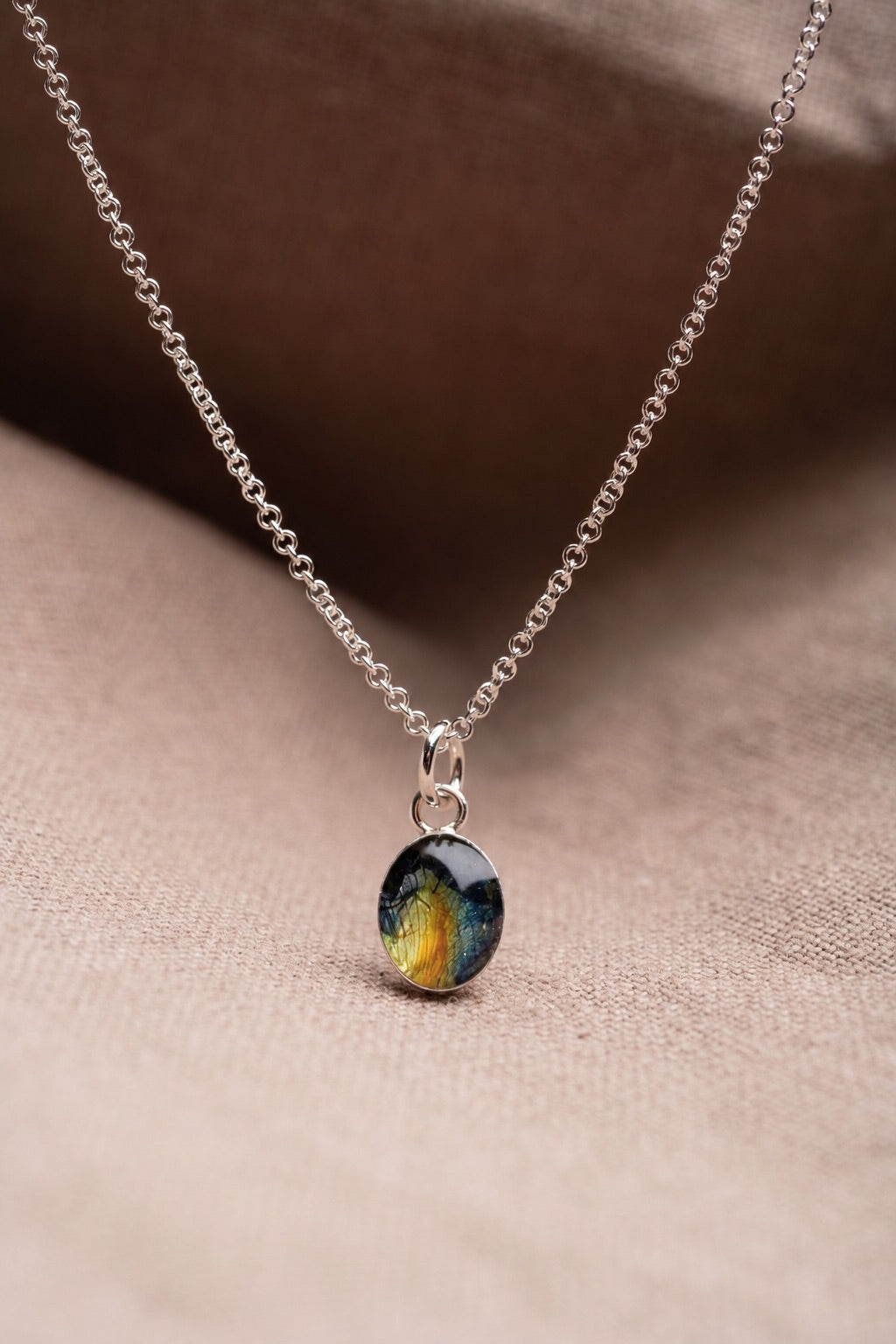 Iris Oval Necklace Silver