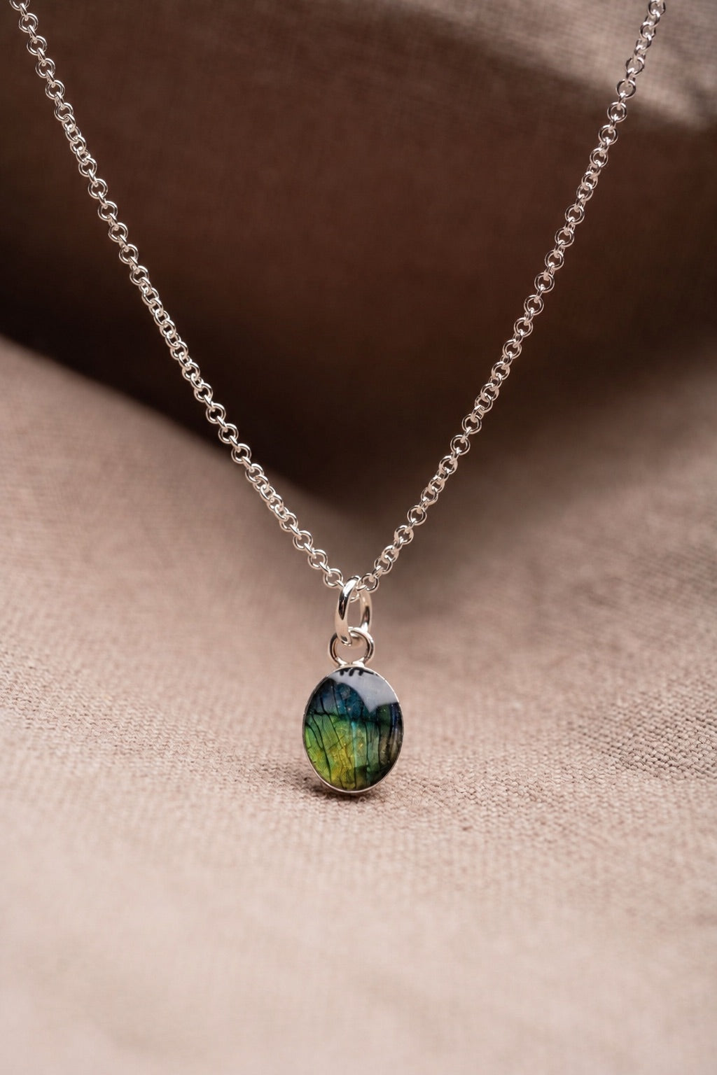 Iris Oval Necklace Silver
