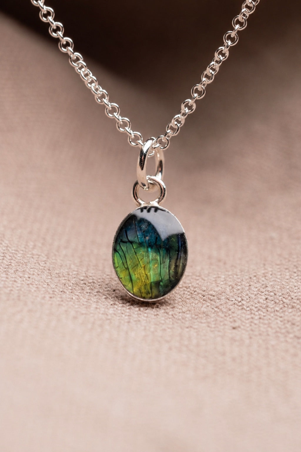 Iris Oval Necklace Silver