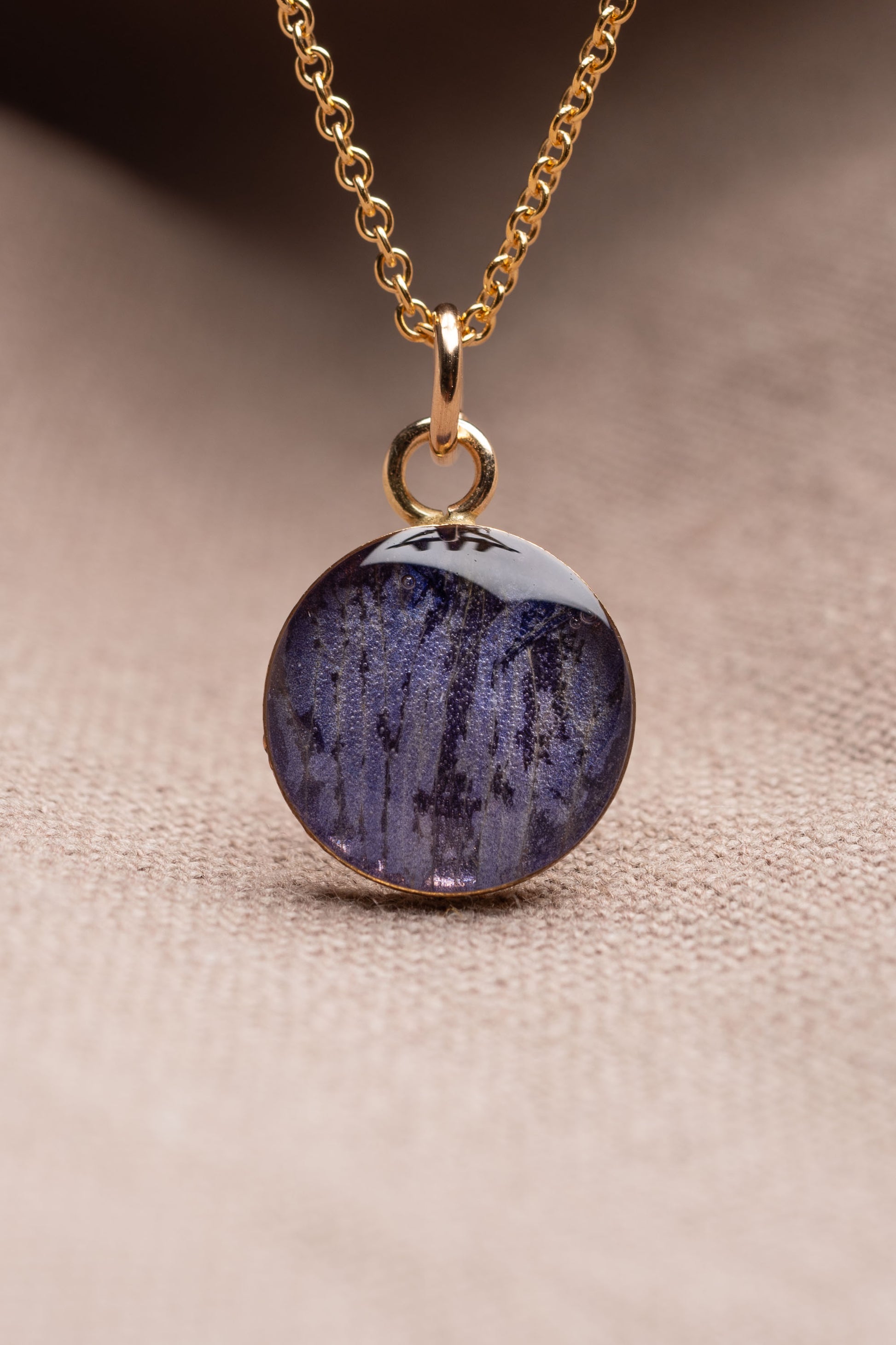 Larkspur Round Necklace Gold
