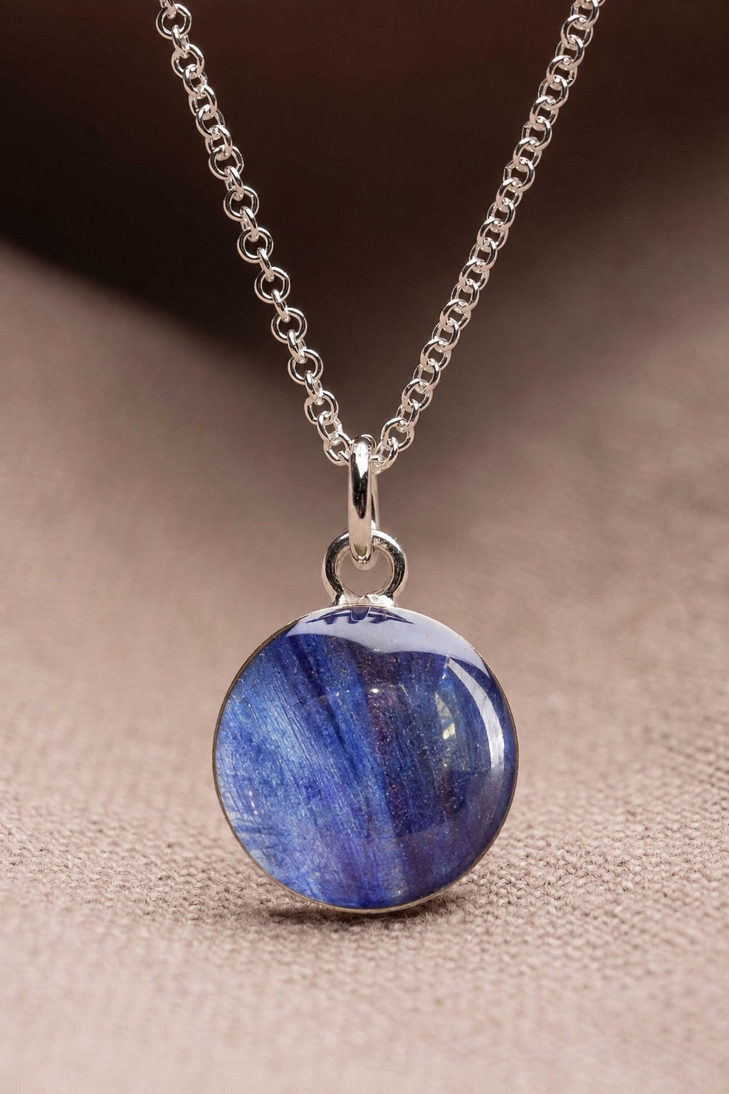 Larkspur Round Necklace Silver