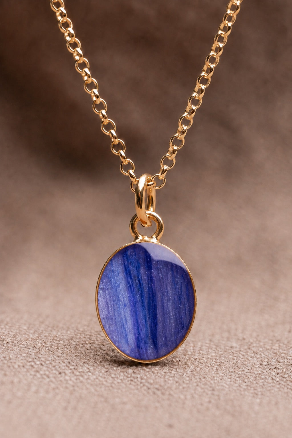 Larkspur Oval Necklace Gold