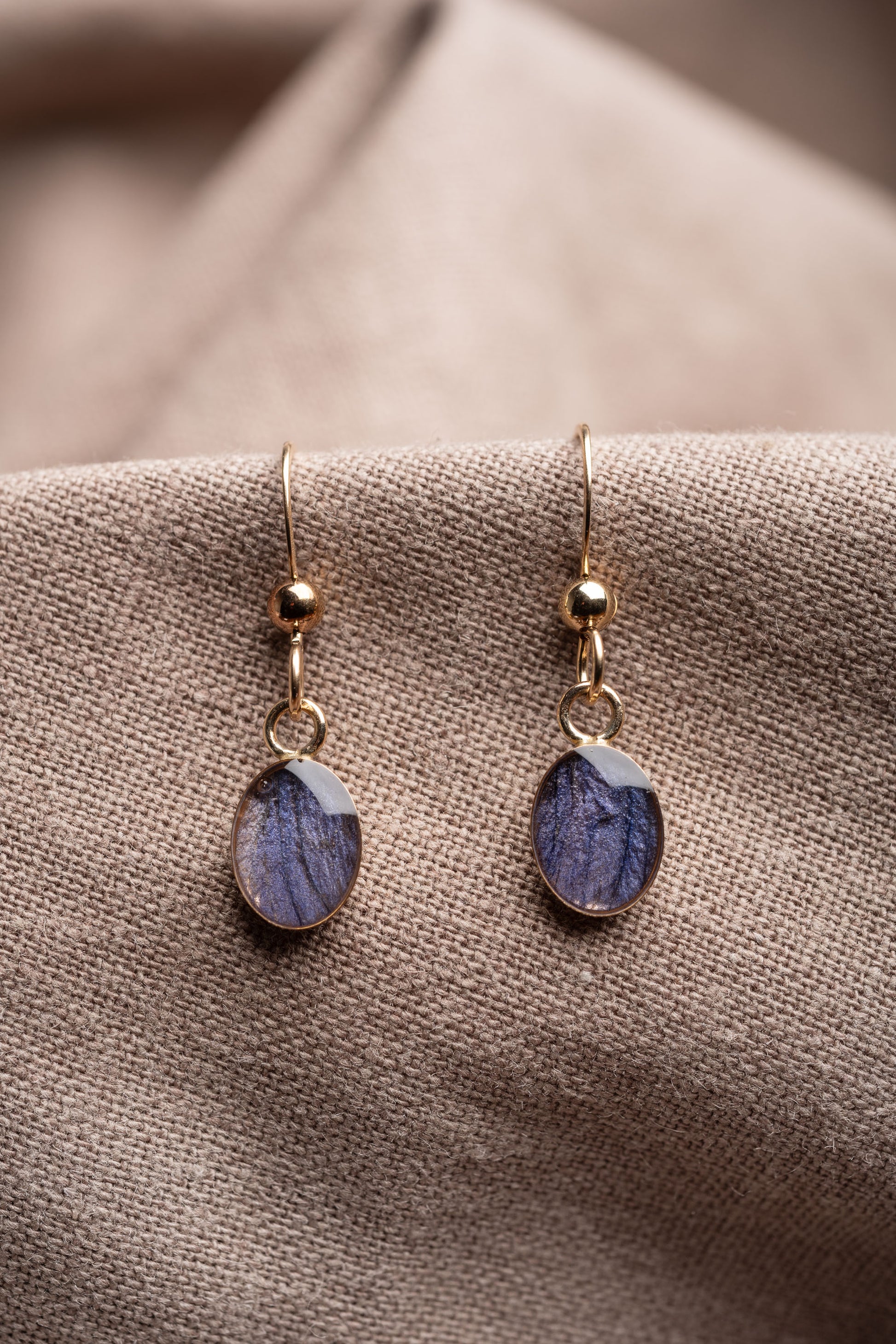 Larkspur Oval Earrings Gold
