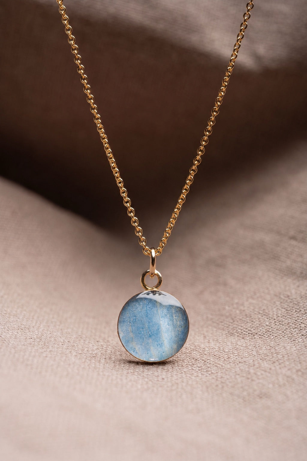 Hydrangea Round Necklace Gold