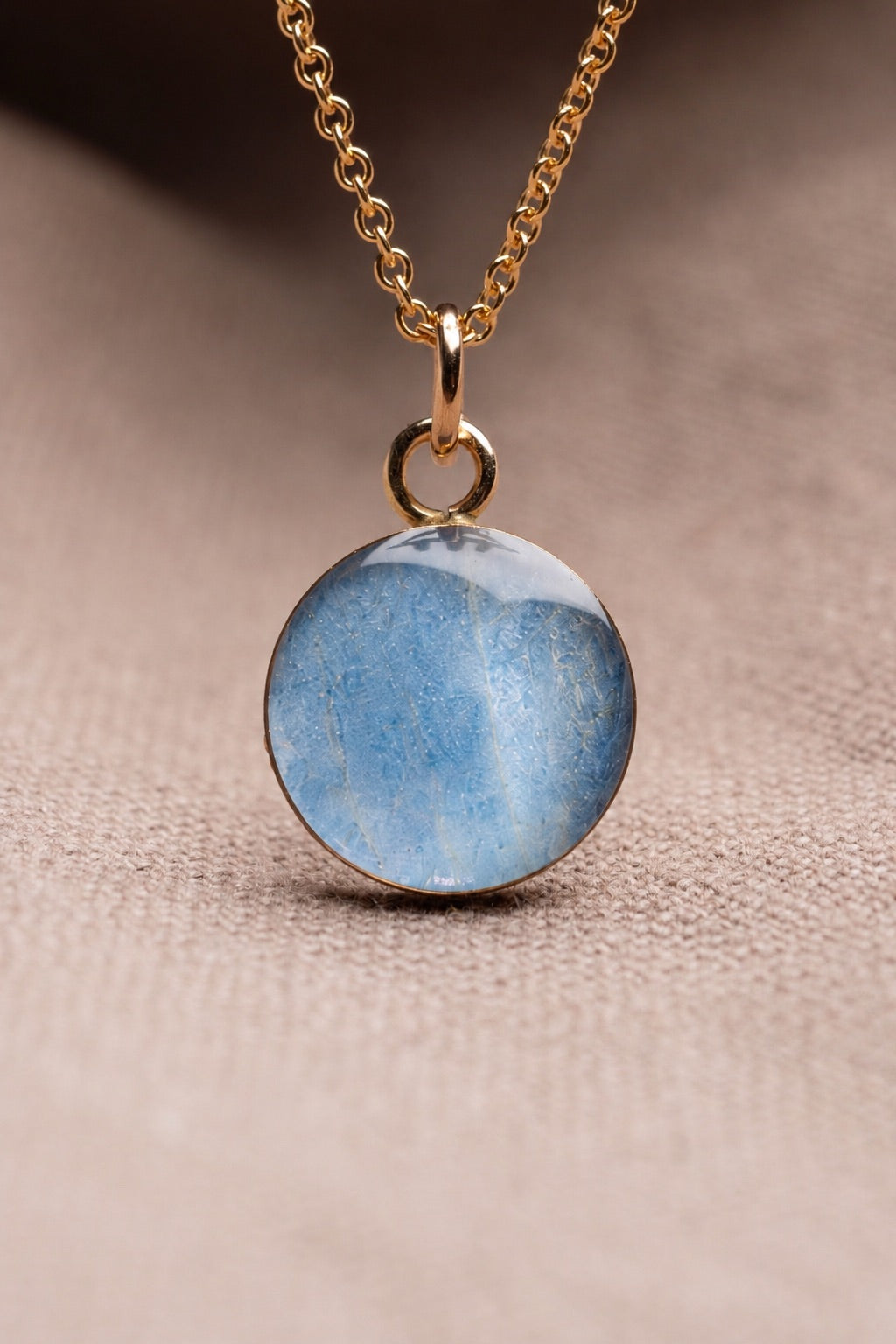 Hydrangea Round Necklace Gold