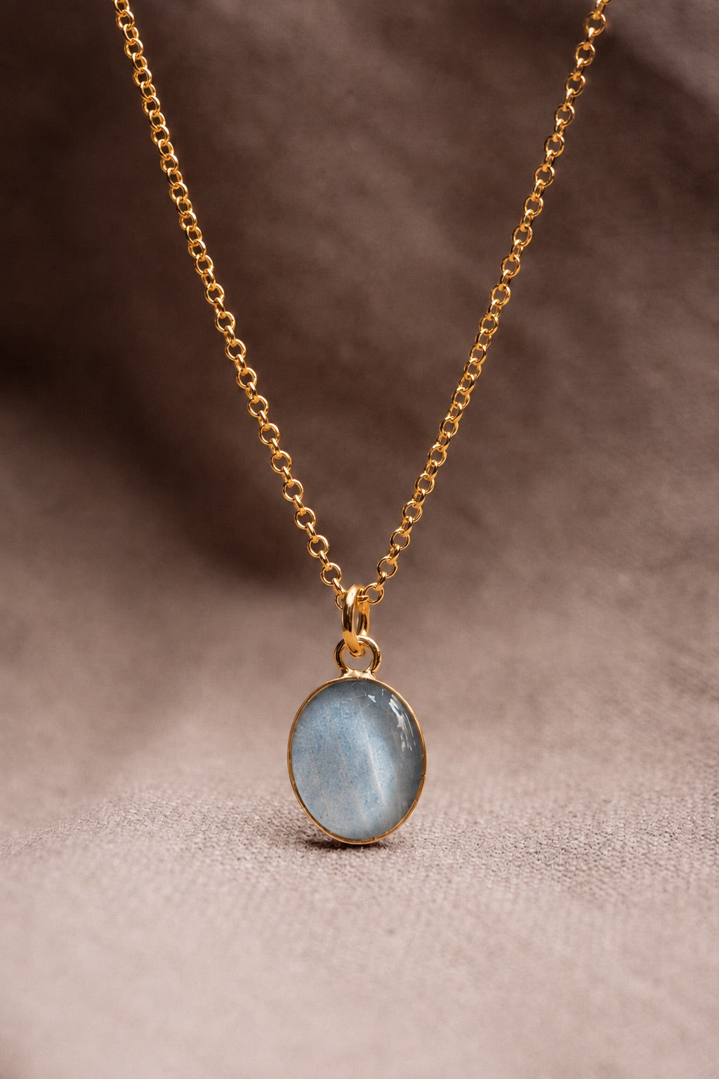 Hydrangea Oval Necklace Gold