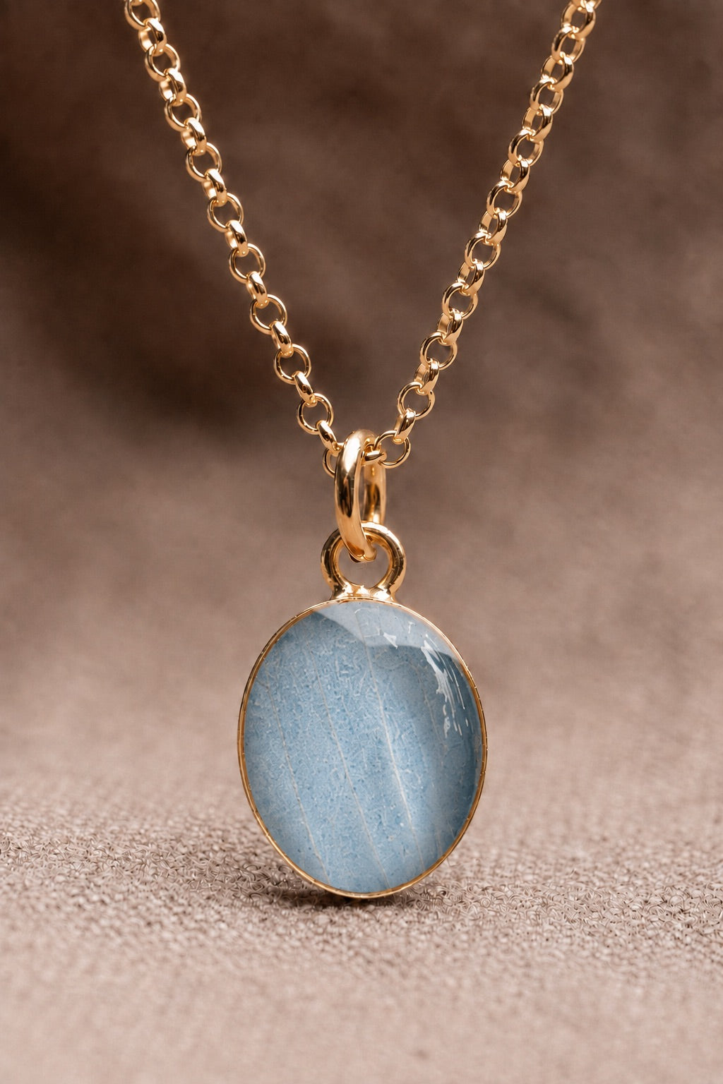 Hydrangea Oval Necklace Gold