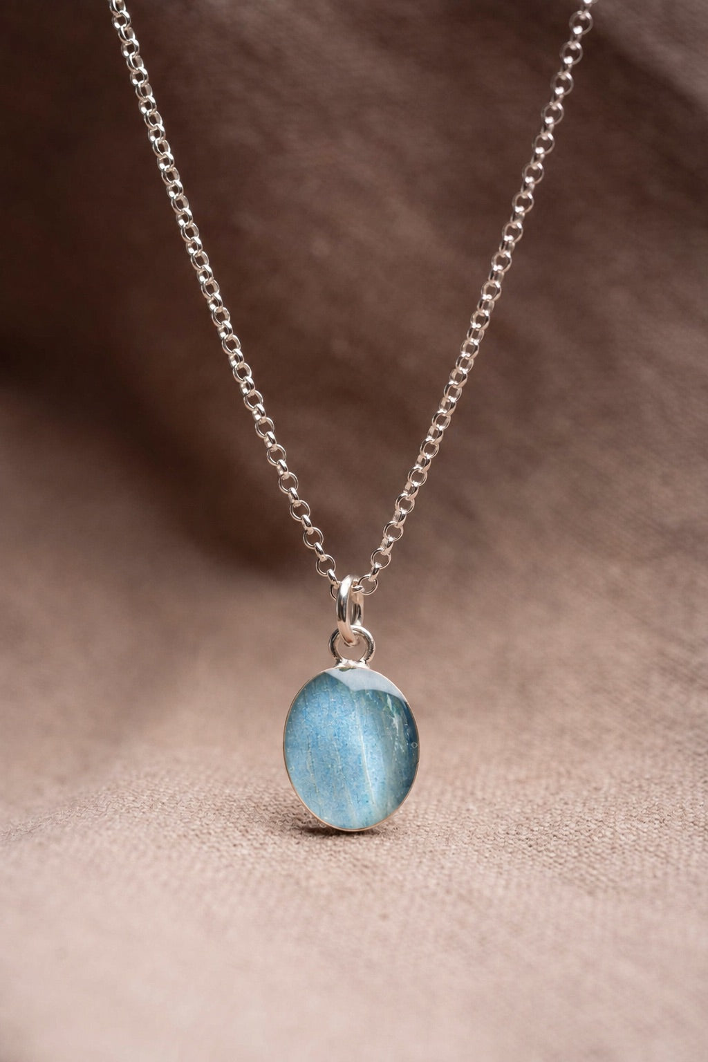 Hydrangea Oval Necklace Silver