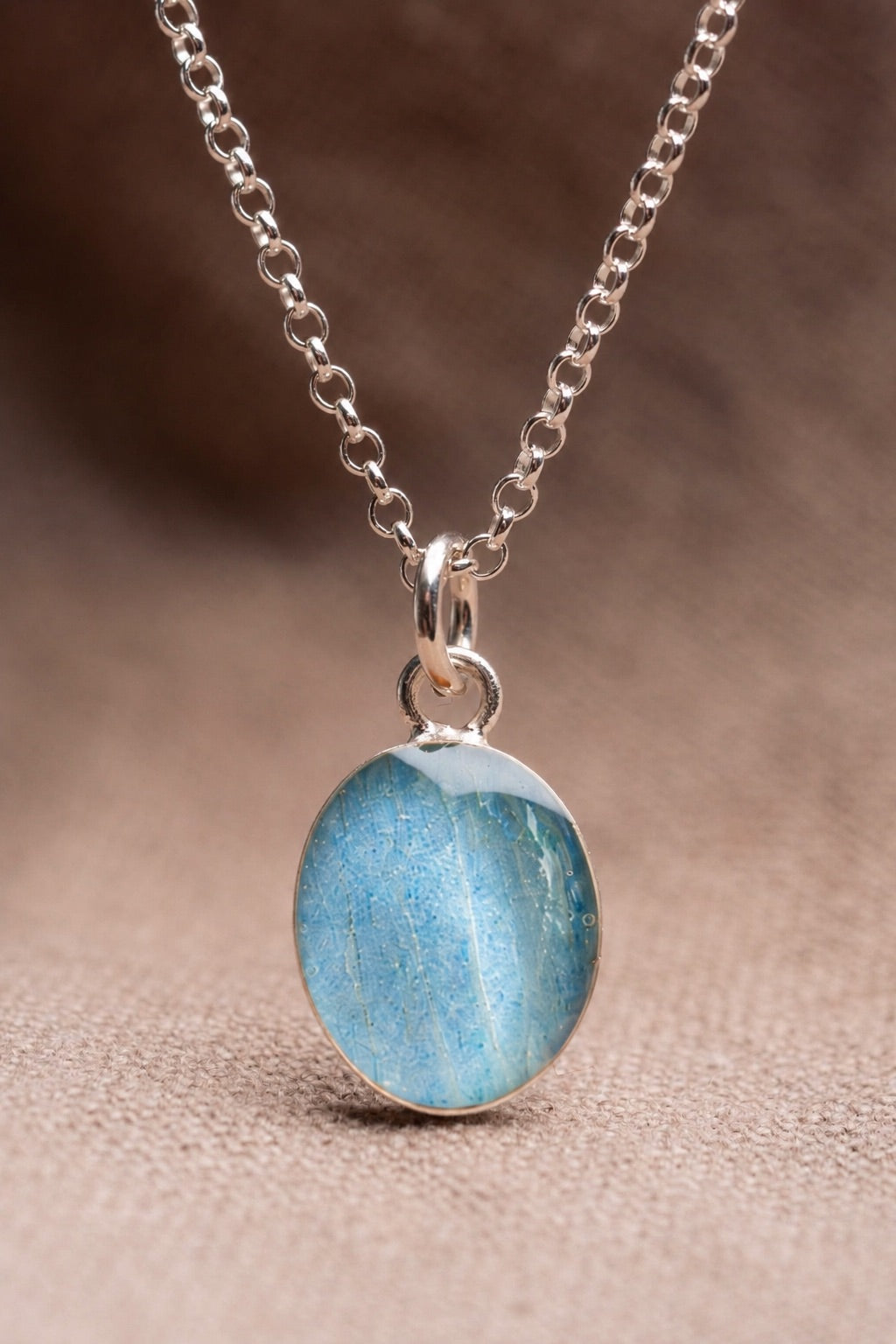 Hydrangea Oval Necklace Silver