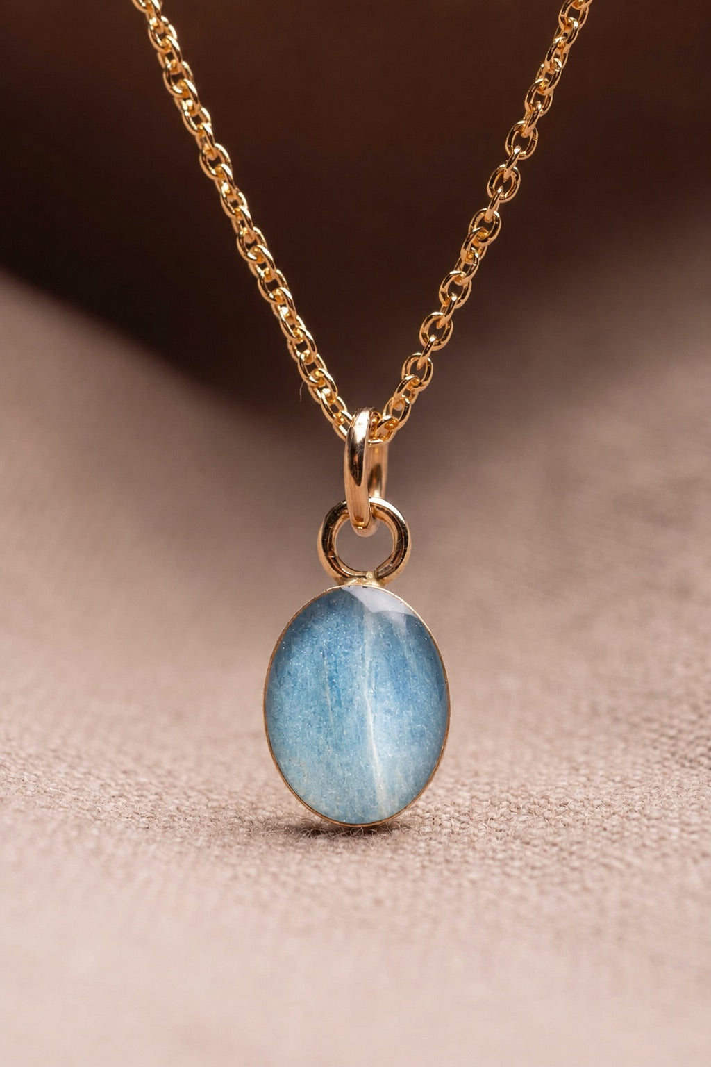 Hydrangea Oval Necklace Gold