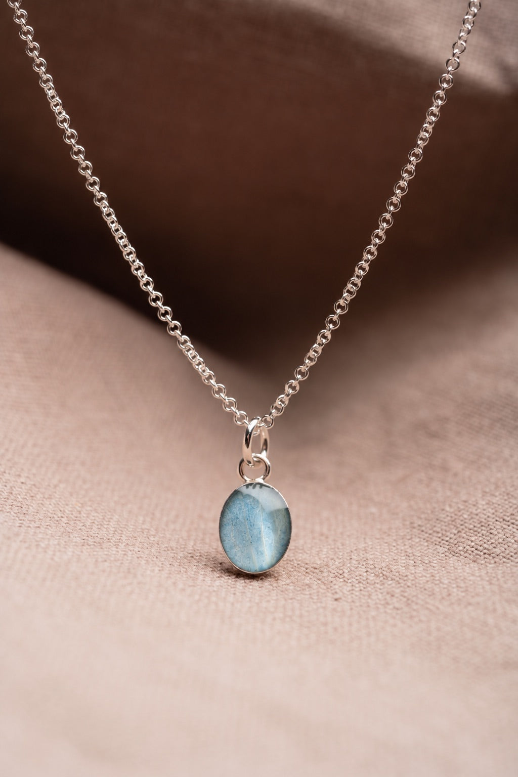 Hydrangea Oval Necklace Silver
