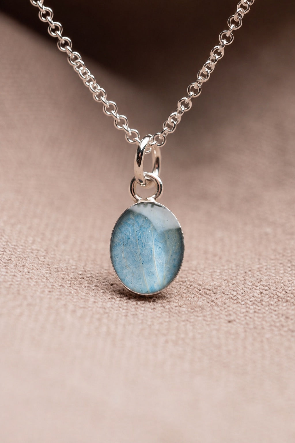 Hydrangea Oval Necklace Silver