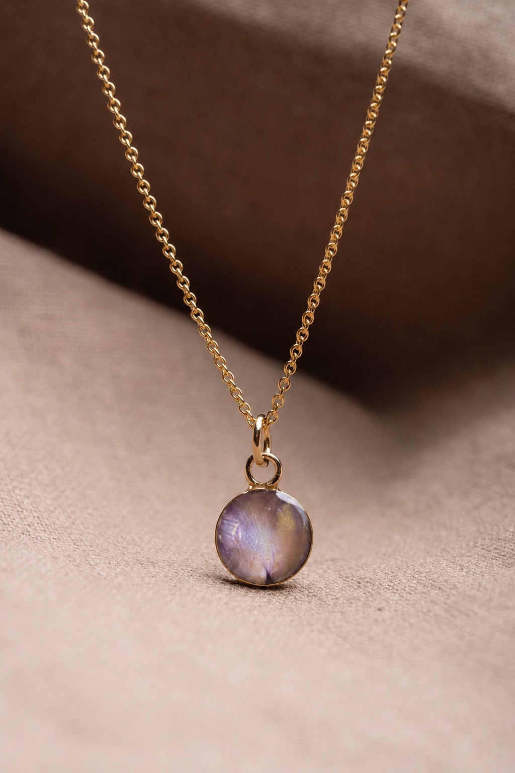 Lilac Round Necklace Gold