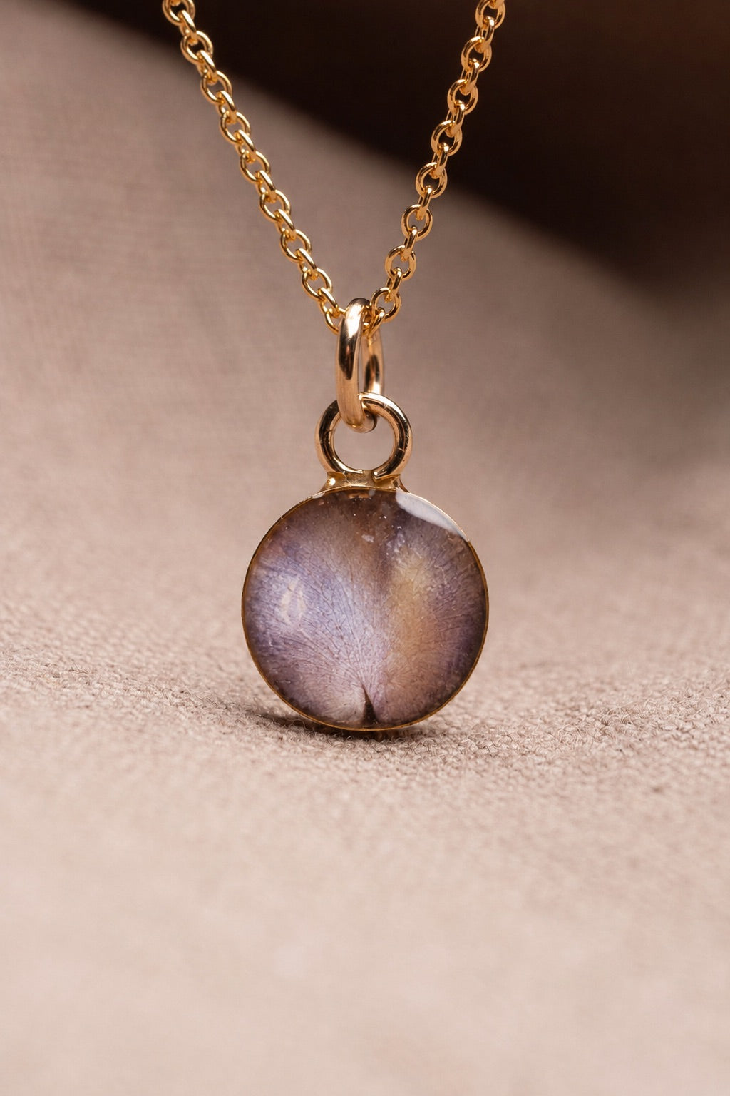 Lilac Round Necklace Gold