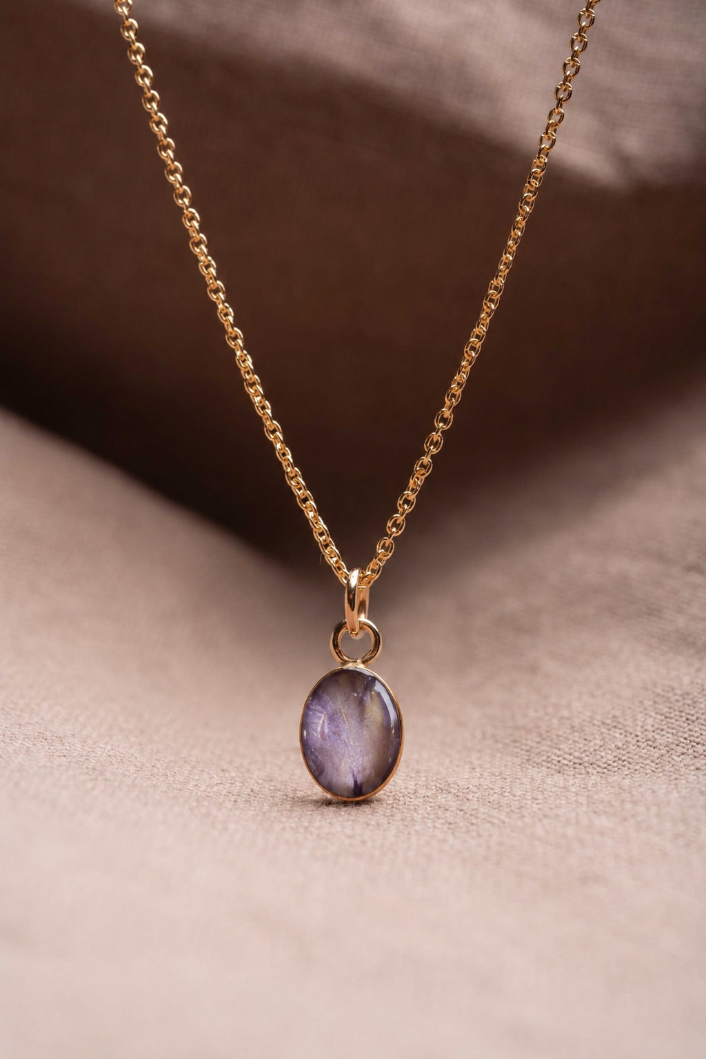 Lilac Oval Necklace Gold