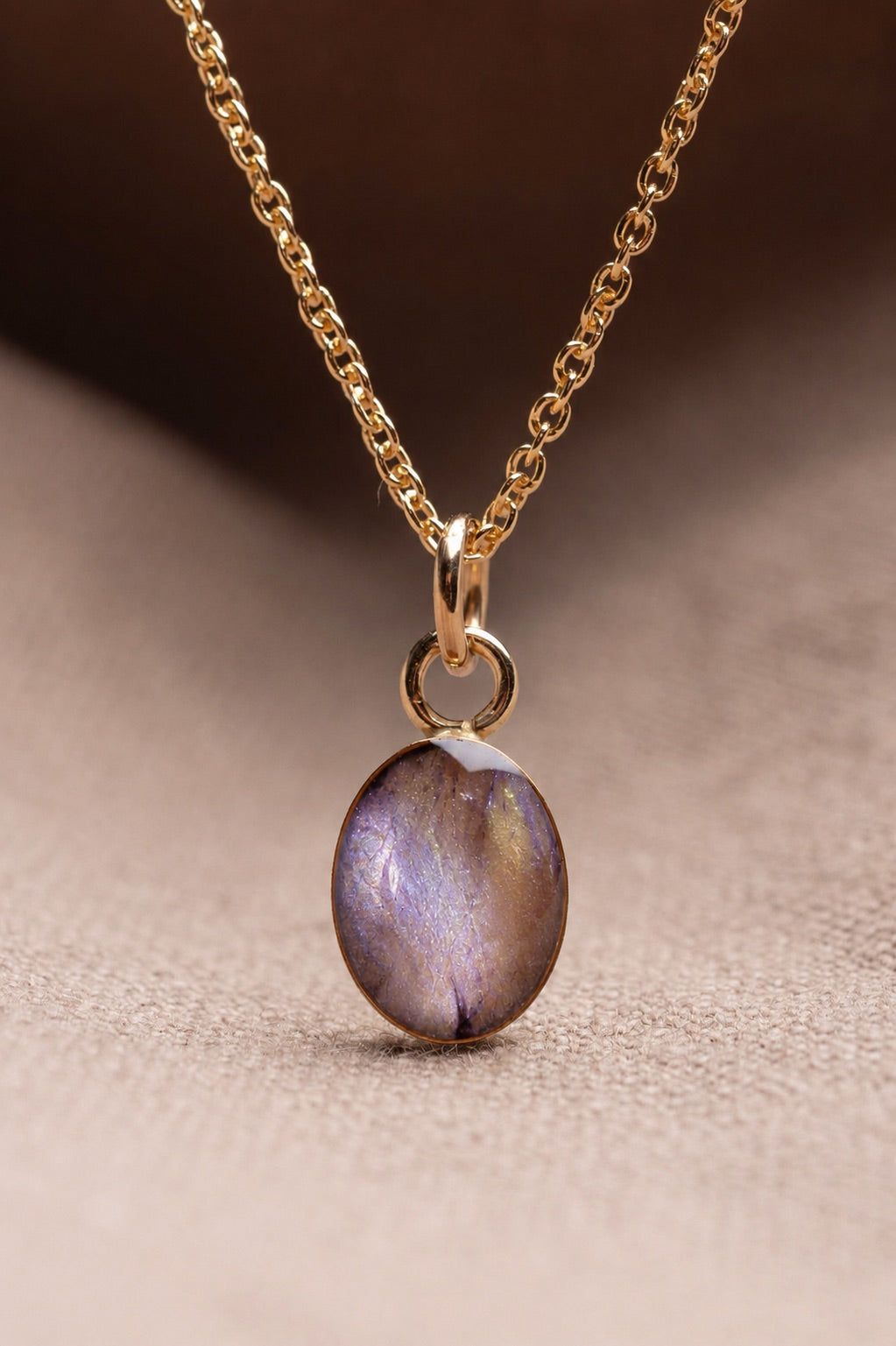 Lilac Oval Necklace Gold
