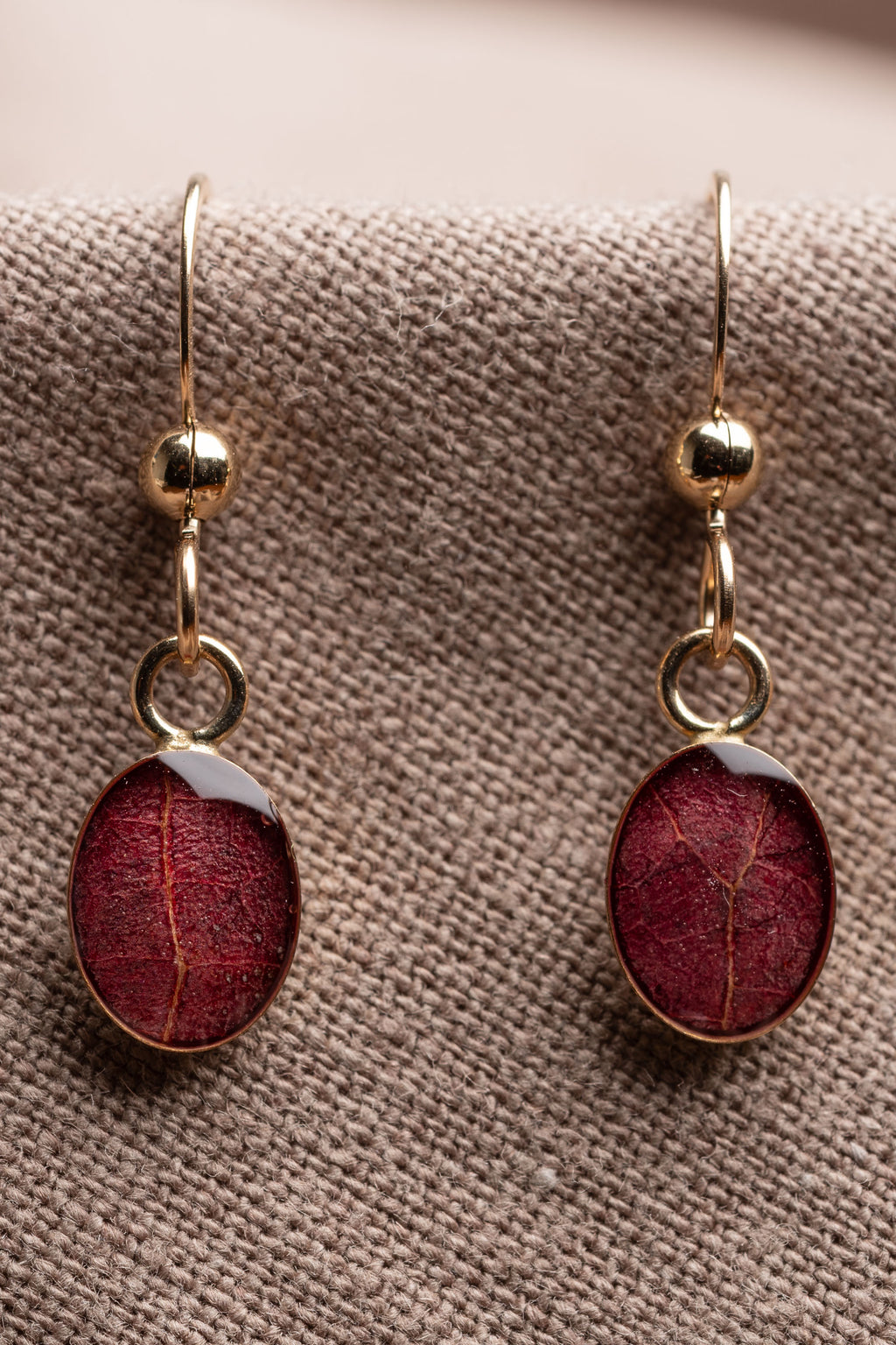 Maple Leaf Oval Earrings Gold