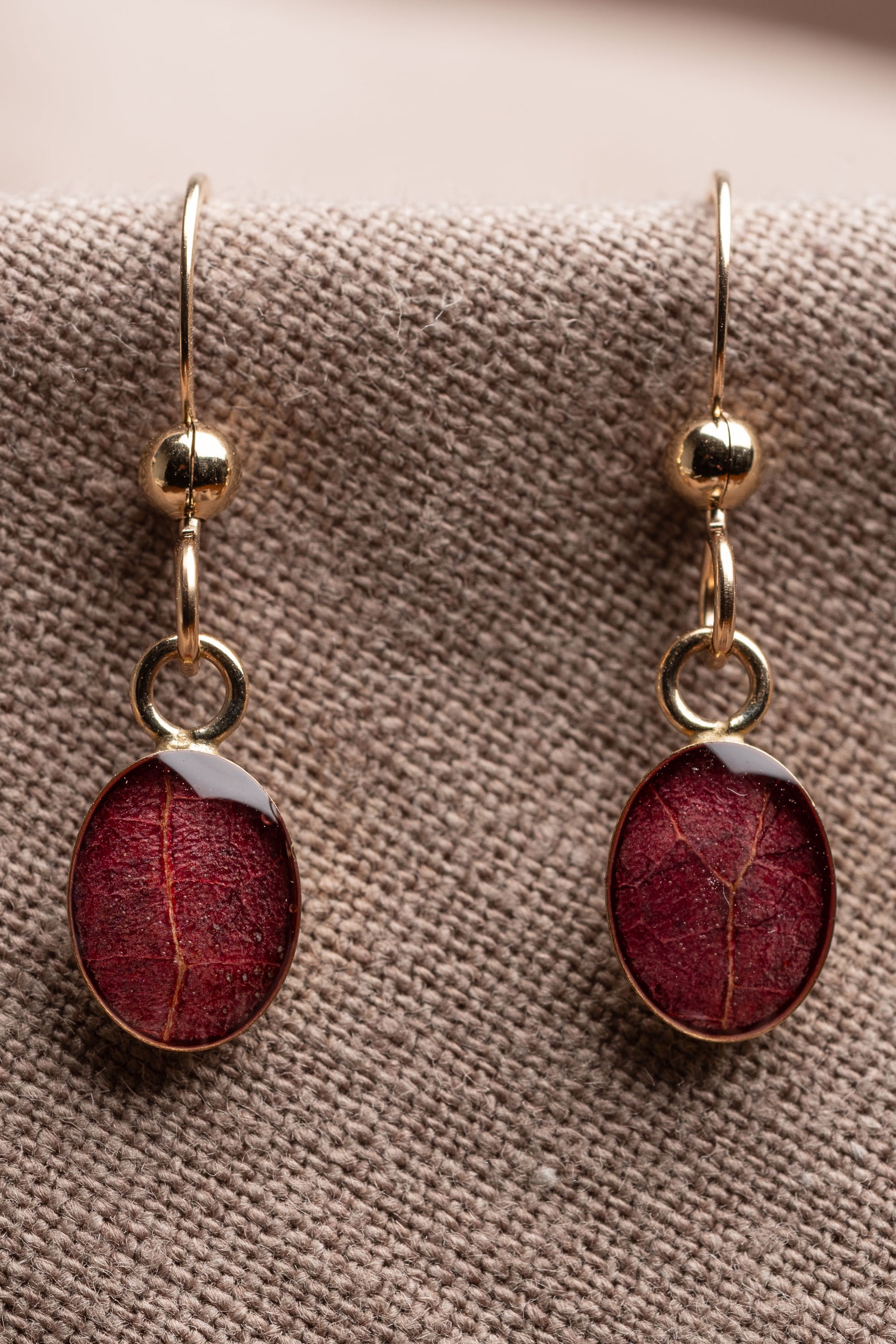 Maple Leaf Oval Earrings Gold