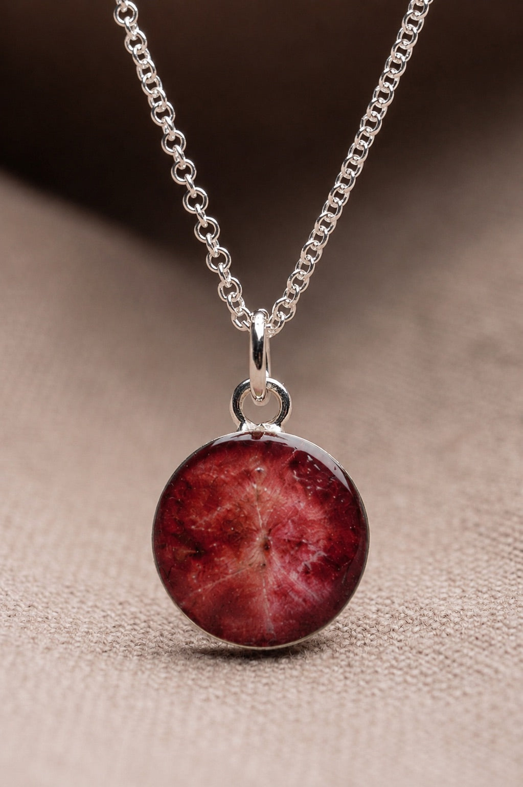 Maple Leaf Round Necklace Silver