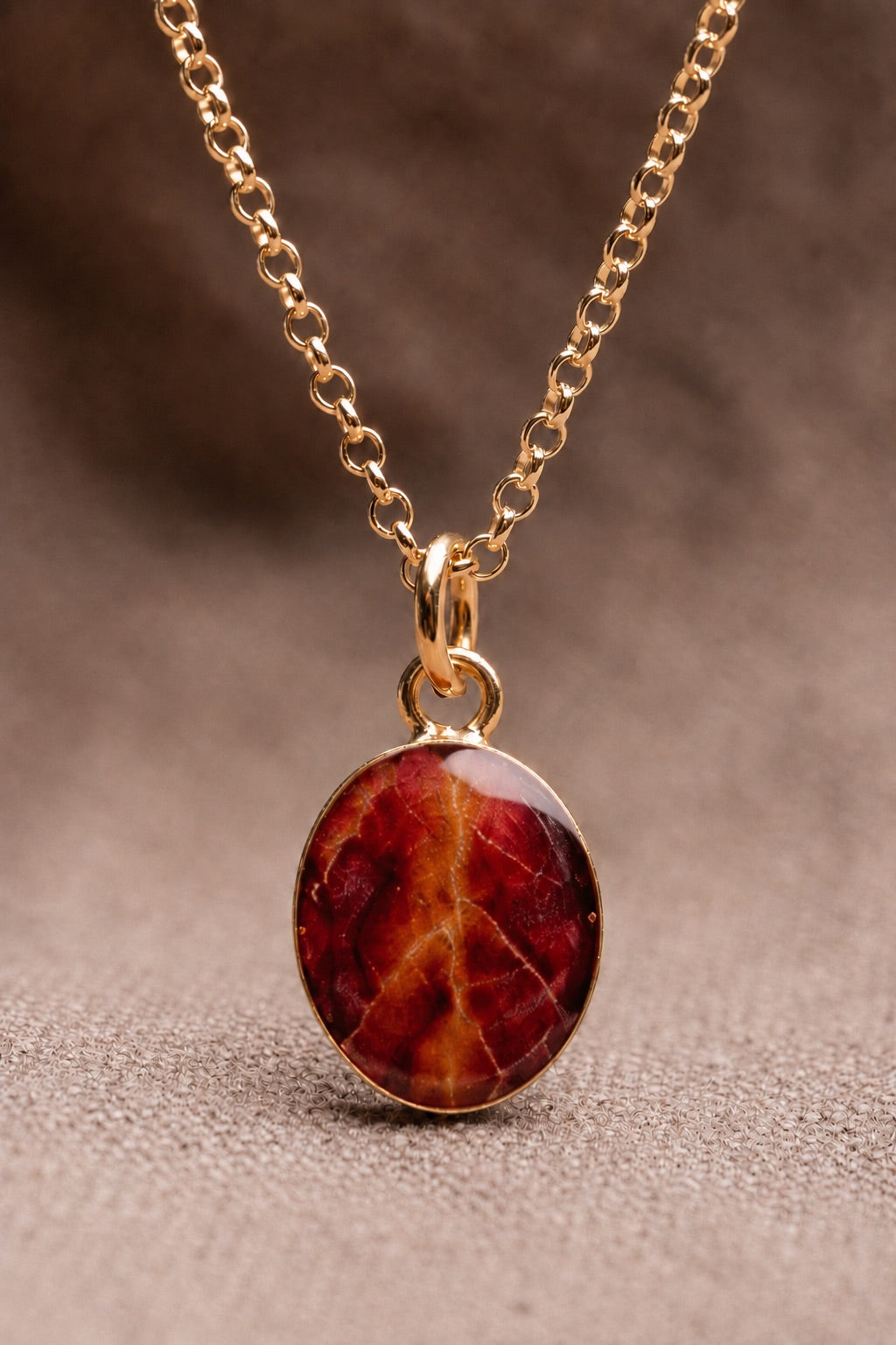 Maple Leaf Oval Necklace Gold