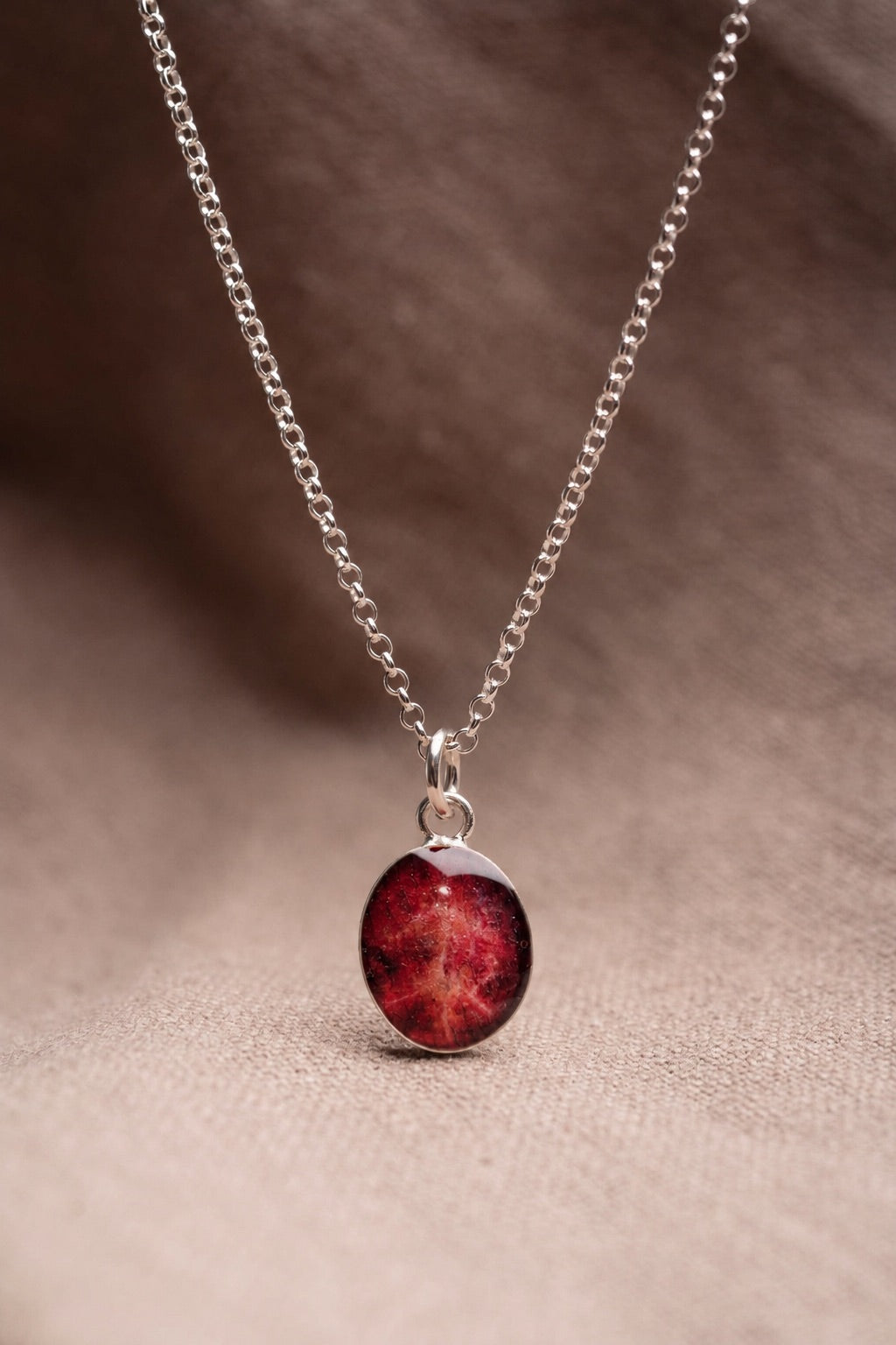 Maple Leaf Oval Necklace Silver