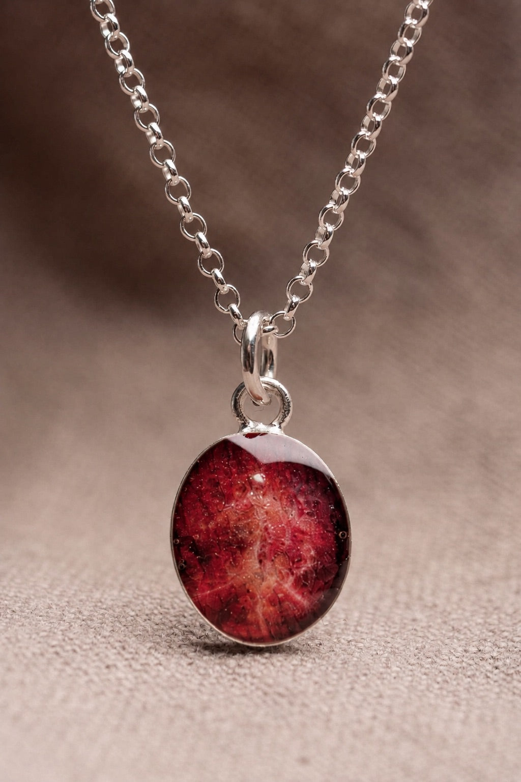 Maple Leaf Oval Necklace Silver