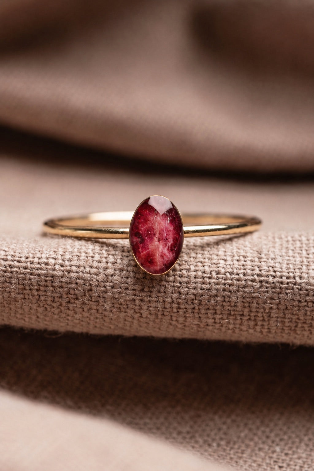 Maple Leaf Stacking Ring Gold