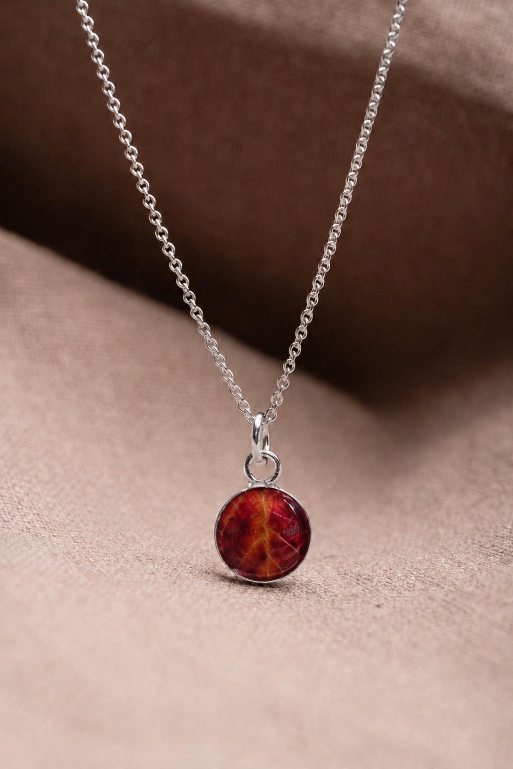 Maple Leaf Round Necklace Silver