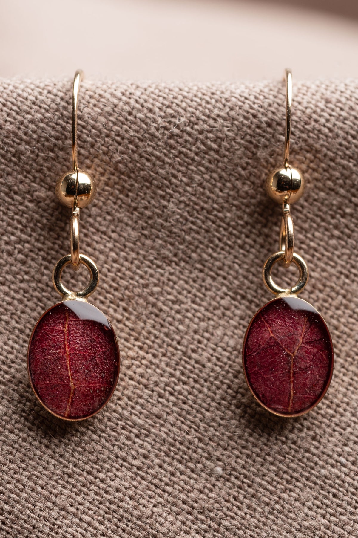 Maple Leaf Oval Earrings Gold