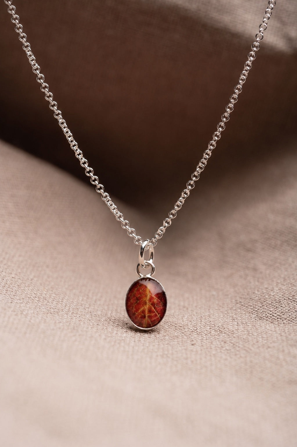 Maple Leaf Oval Necklace Silver