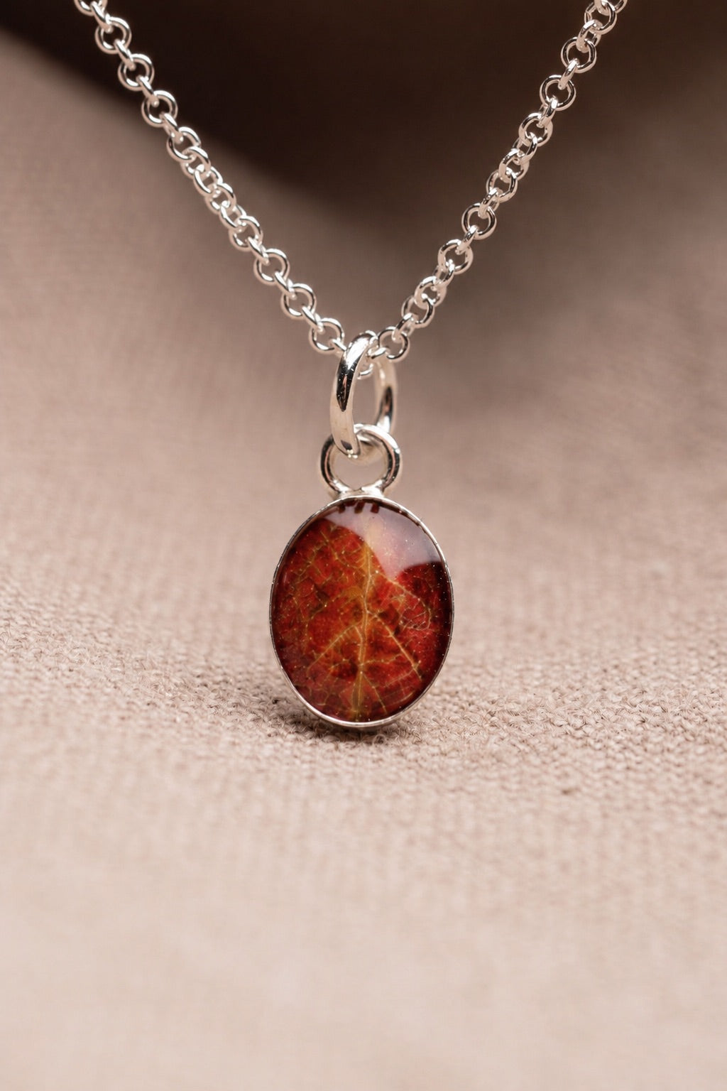Maple Leaf Oval Necklace Silver