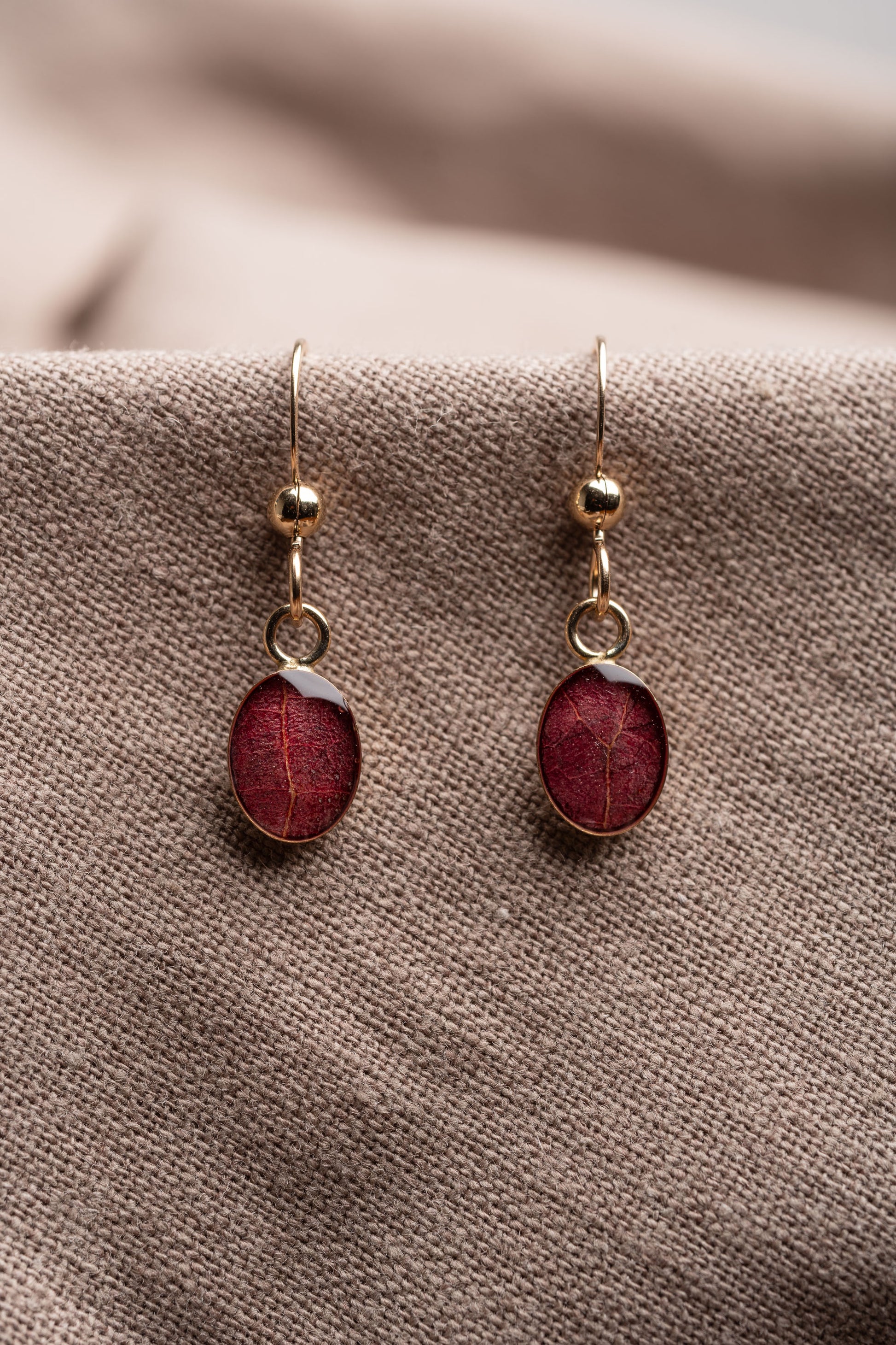 Maple Leaf Oval Earrings Gold