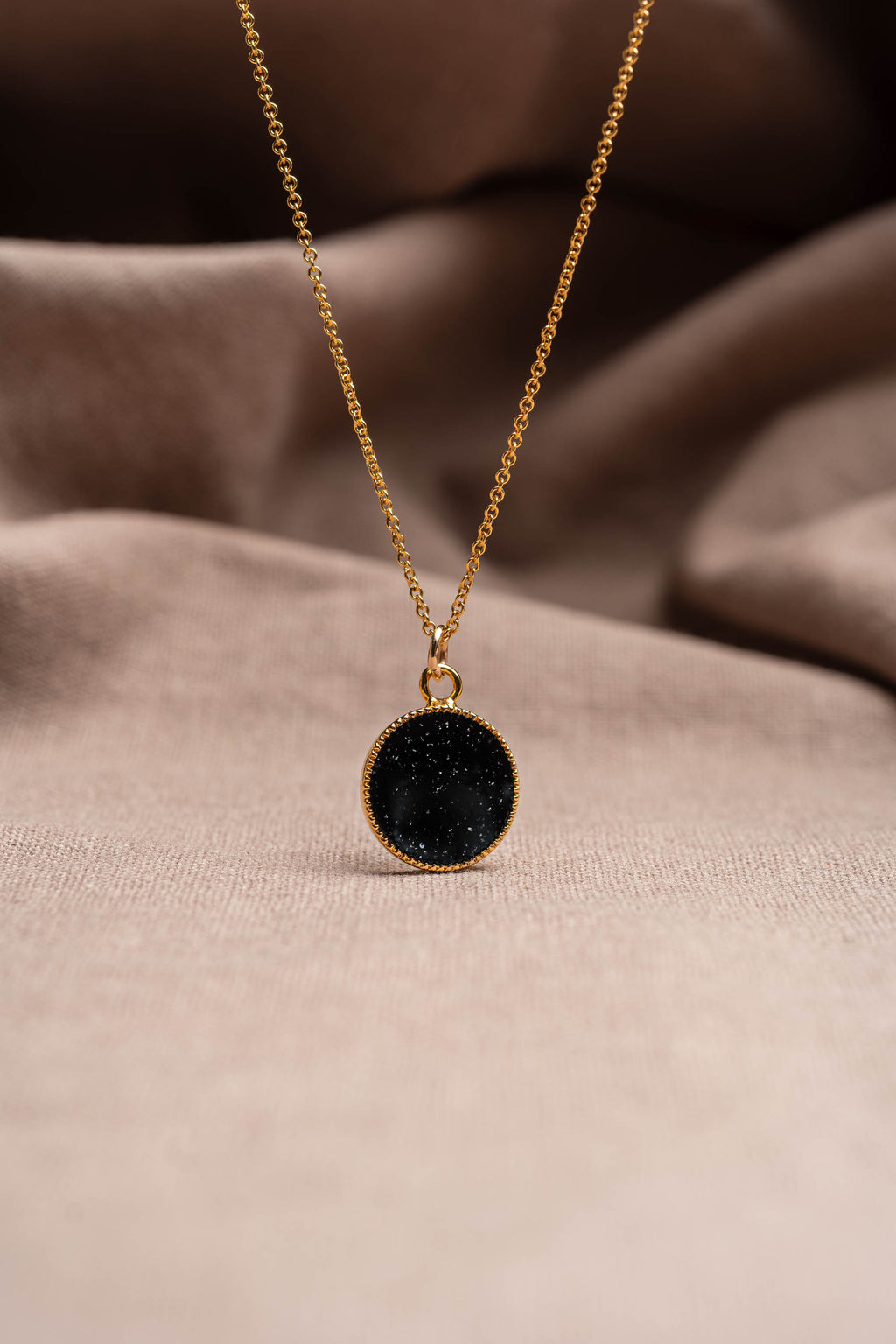 Matter Round Necklace Gold