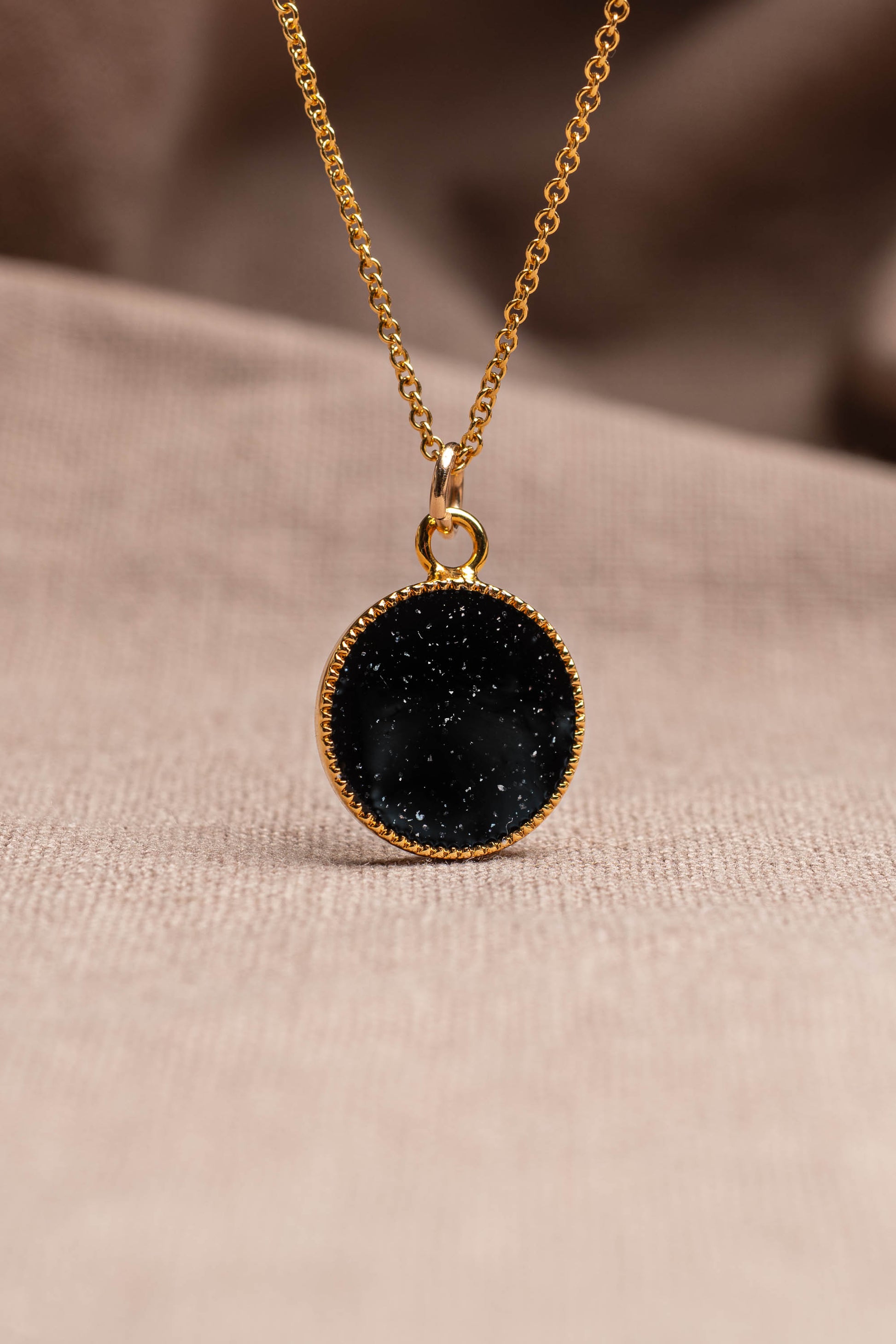 Matter Round Necklace Gold