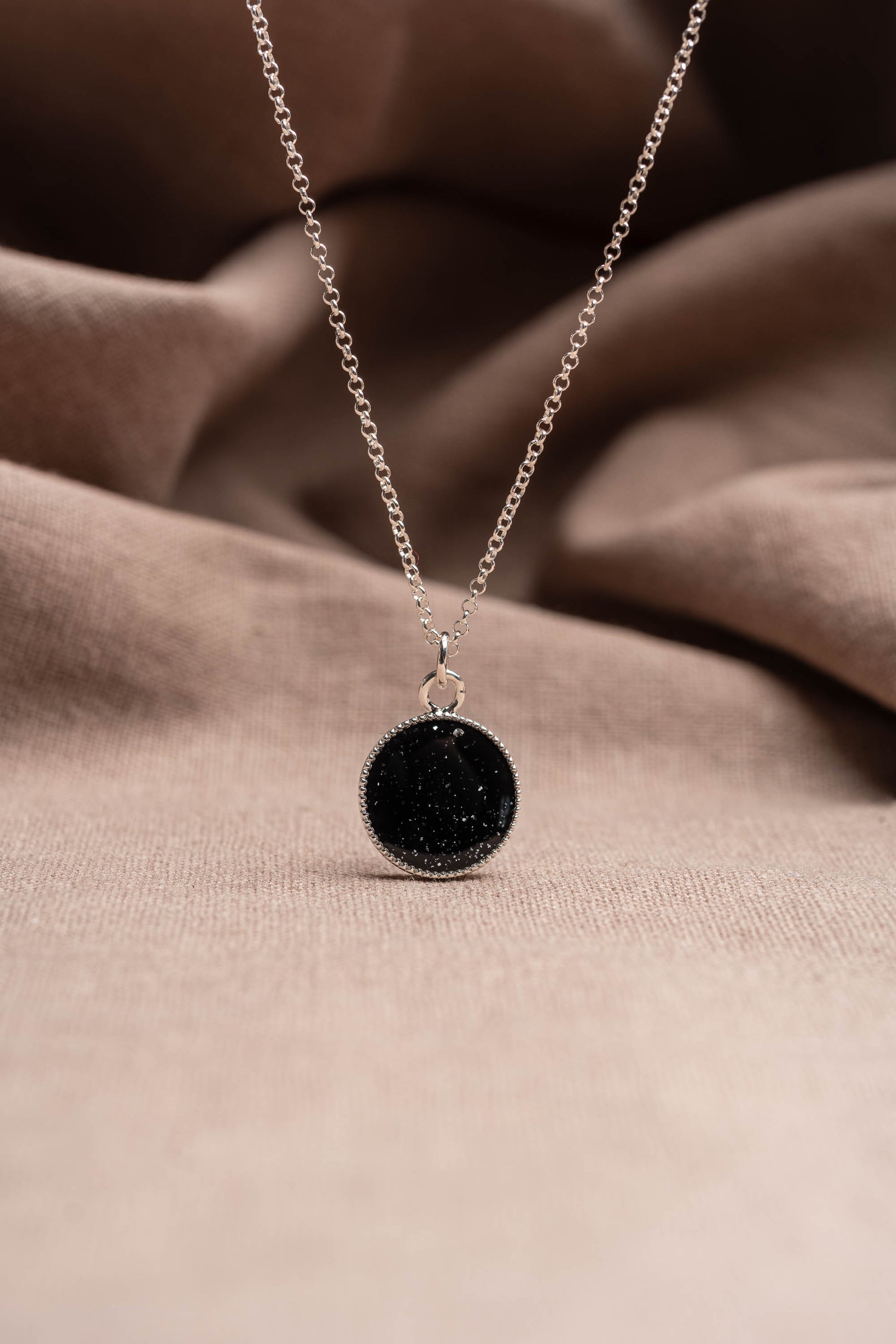 Matter Round Necklace Silver