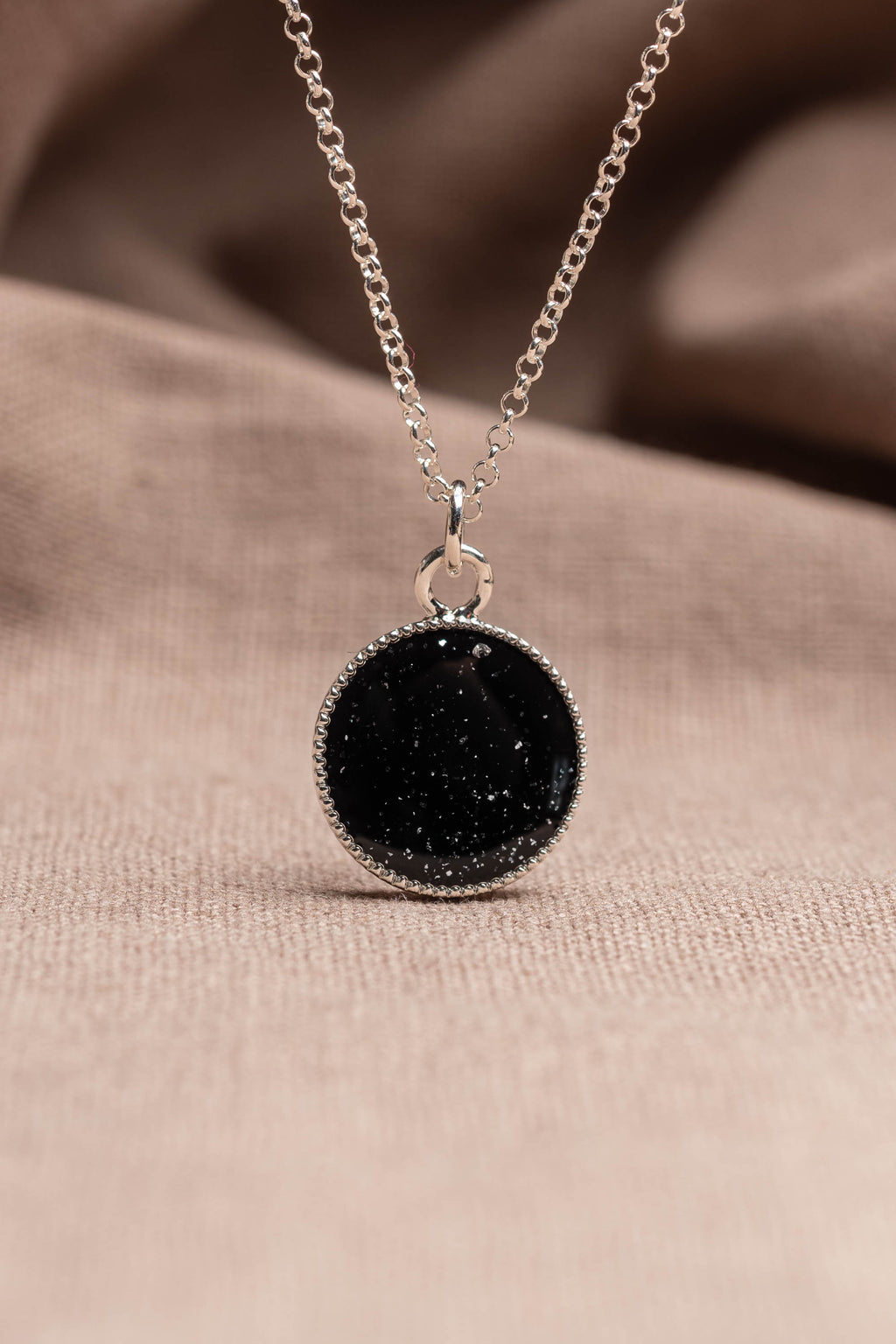 Matter Round Necklace Silver