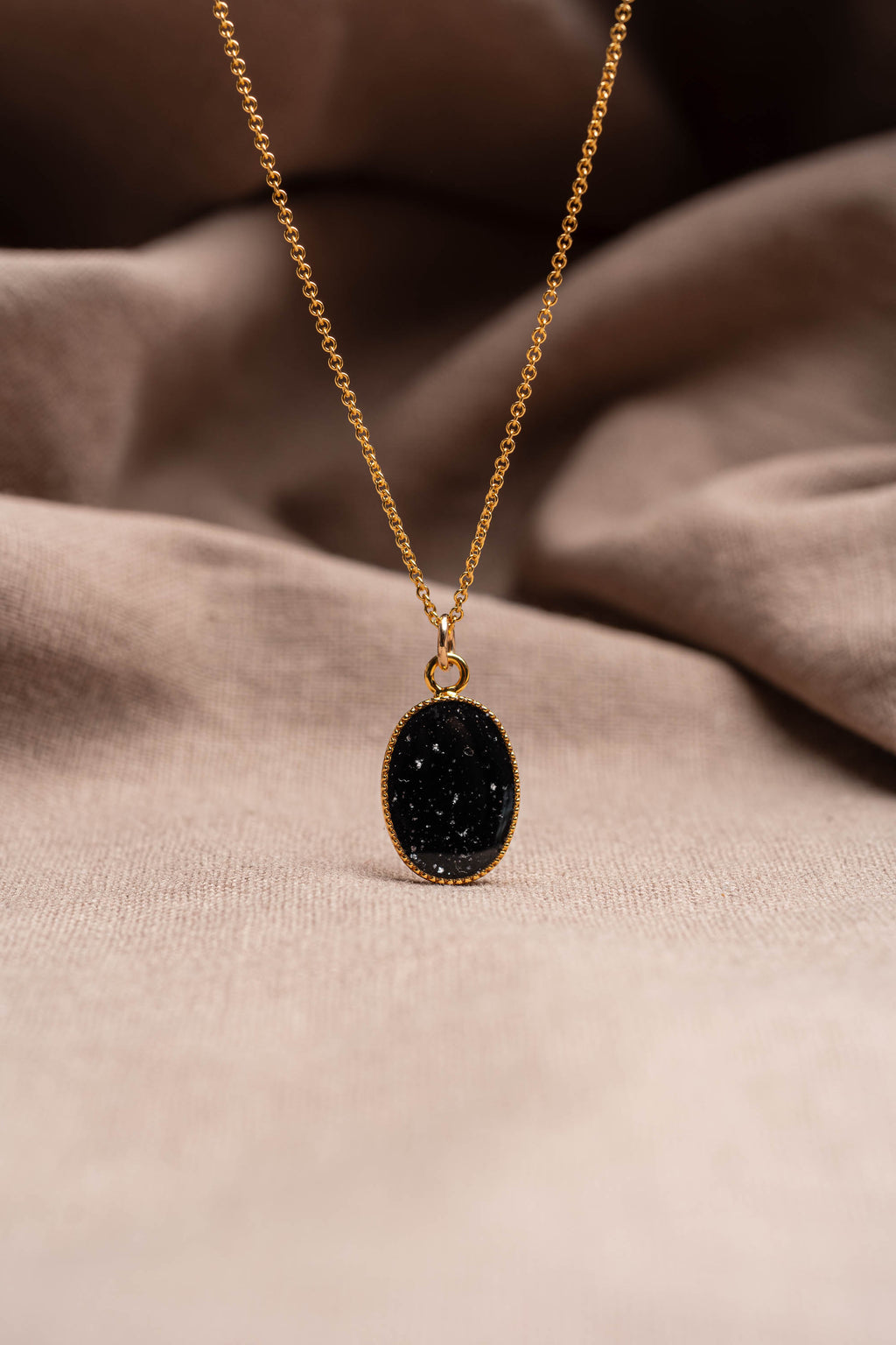 Matter Oval Necklace Gold